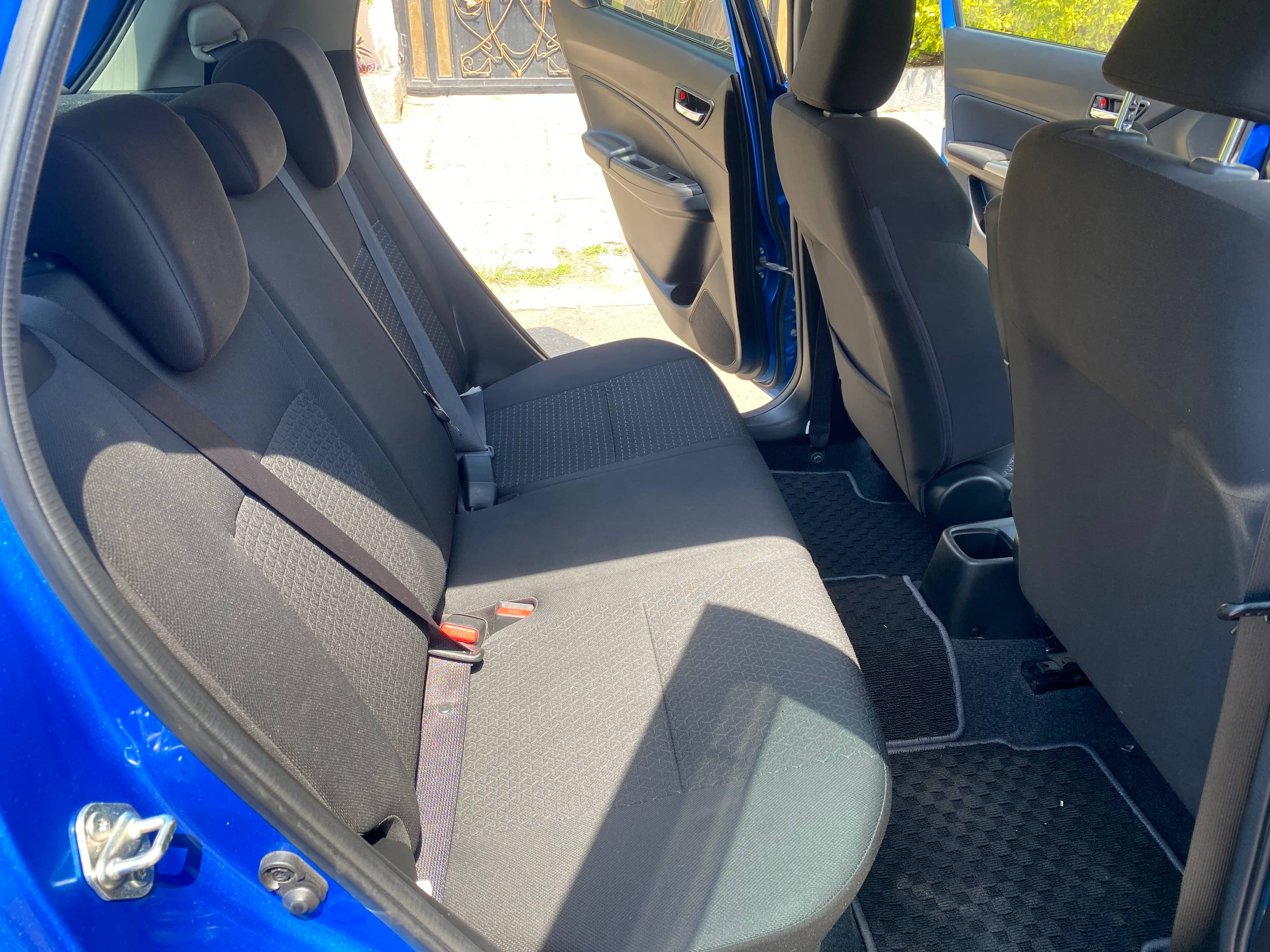 Car photo 6