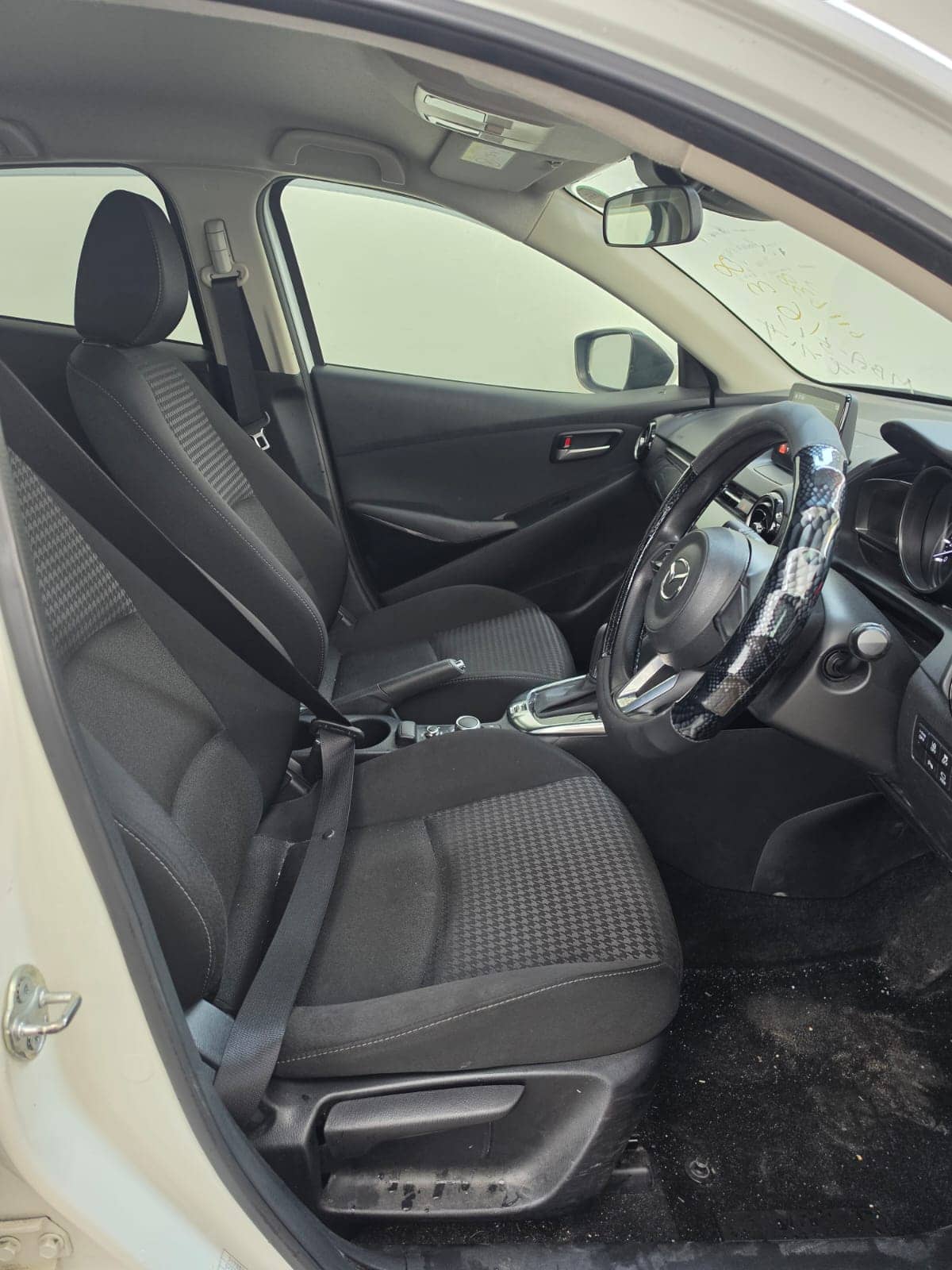 Car photo 7
