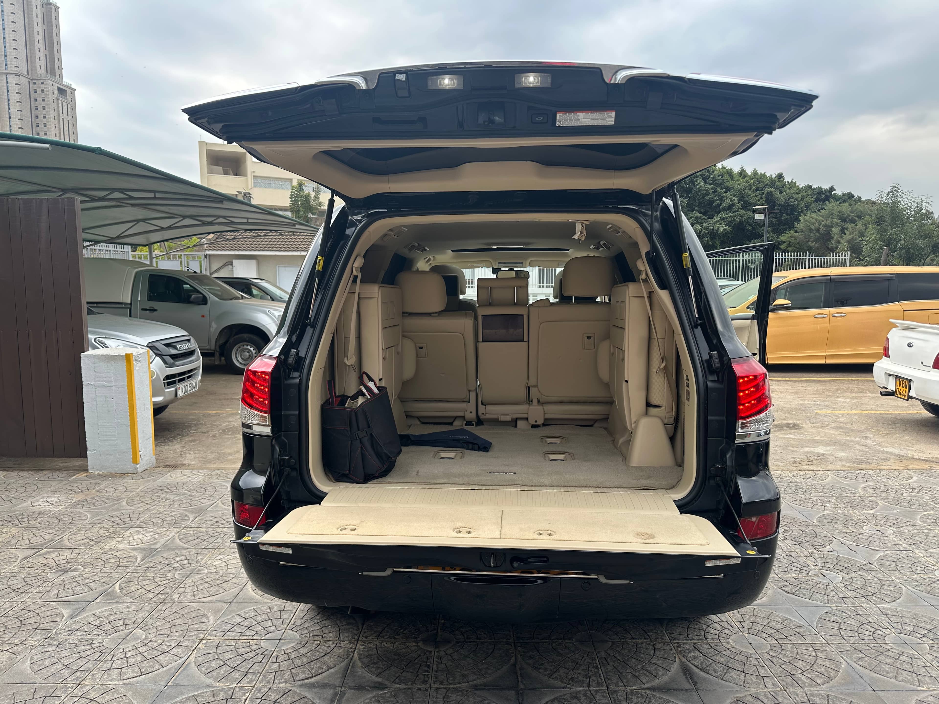 Car photo 7
