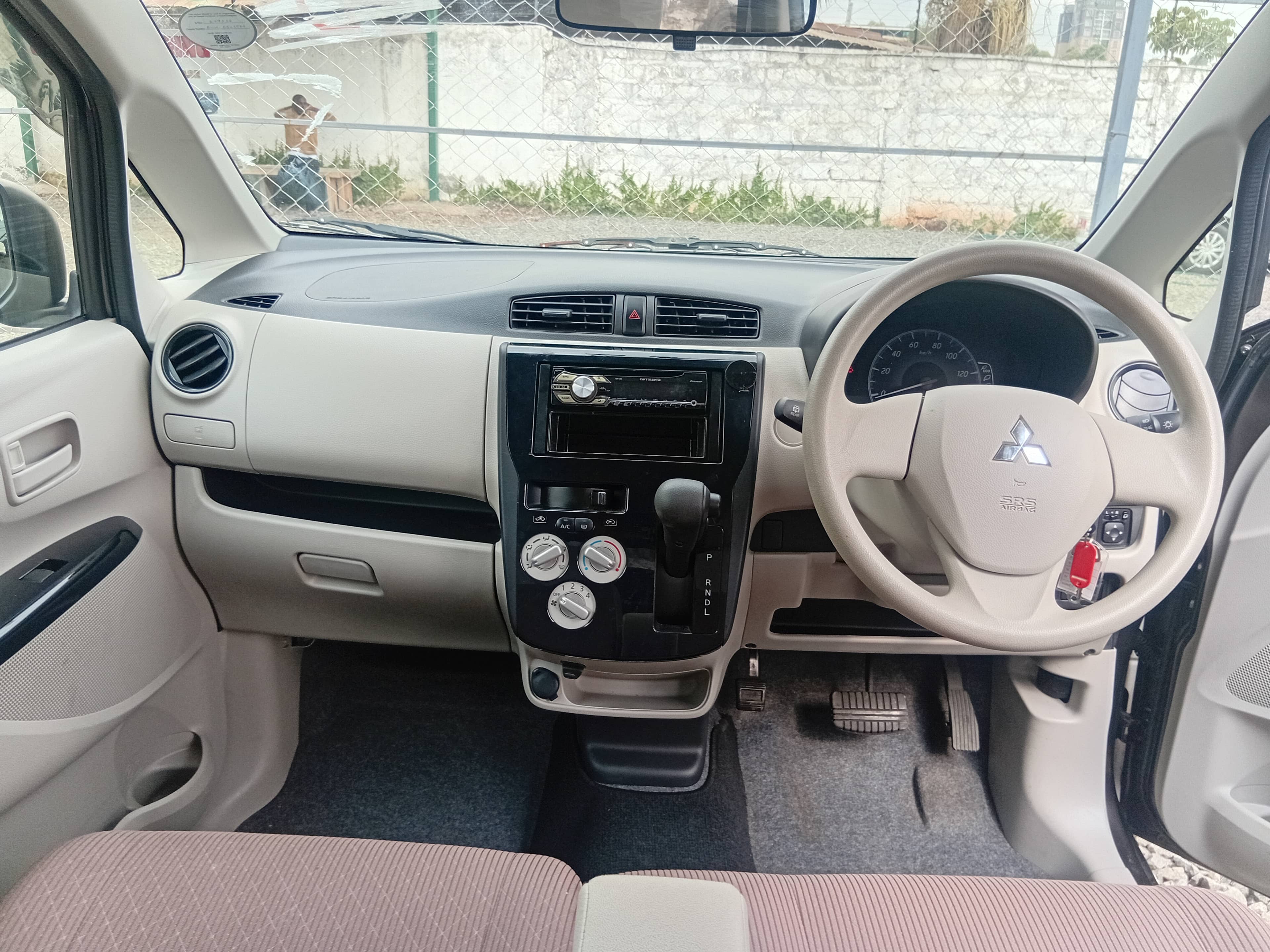 Car photo 4