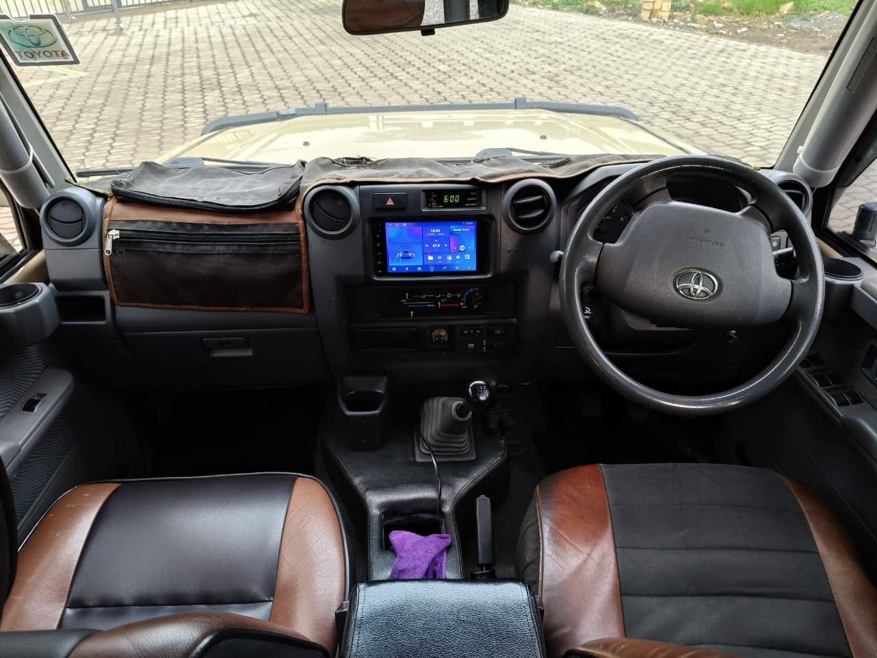 Car photo 6