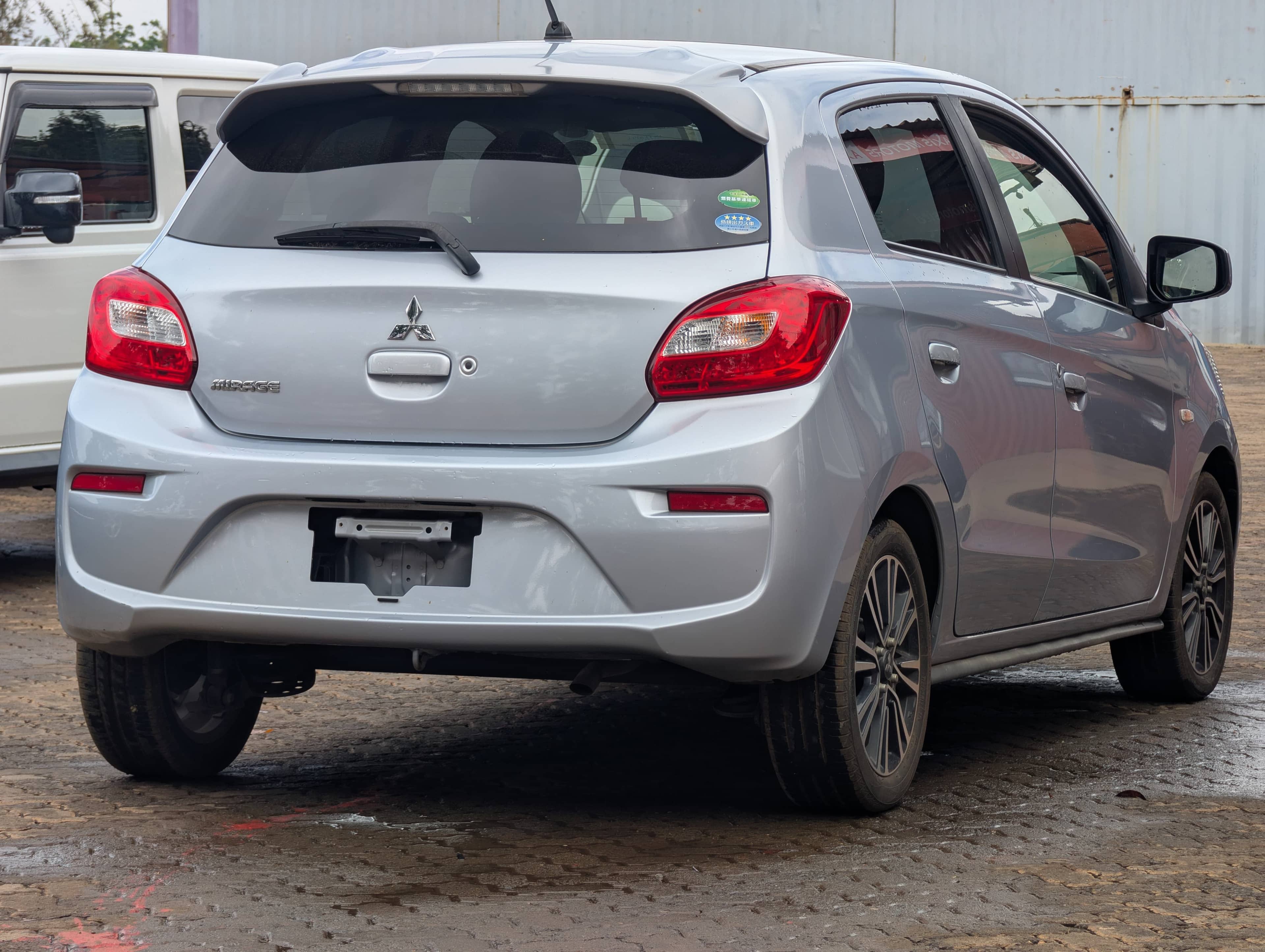 Car photo 6