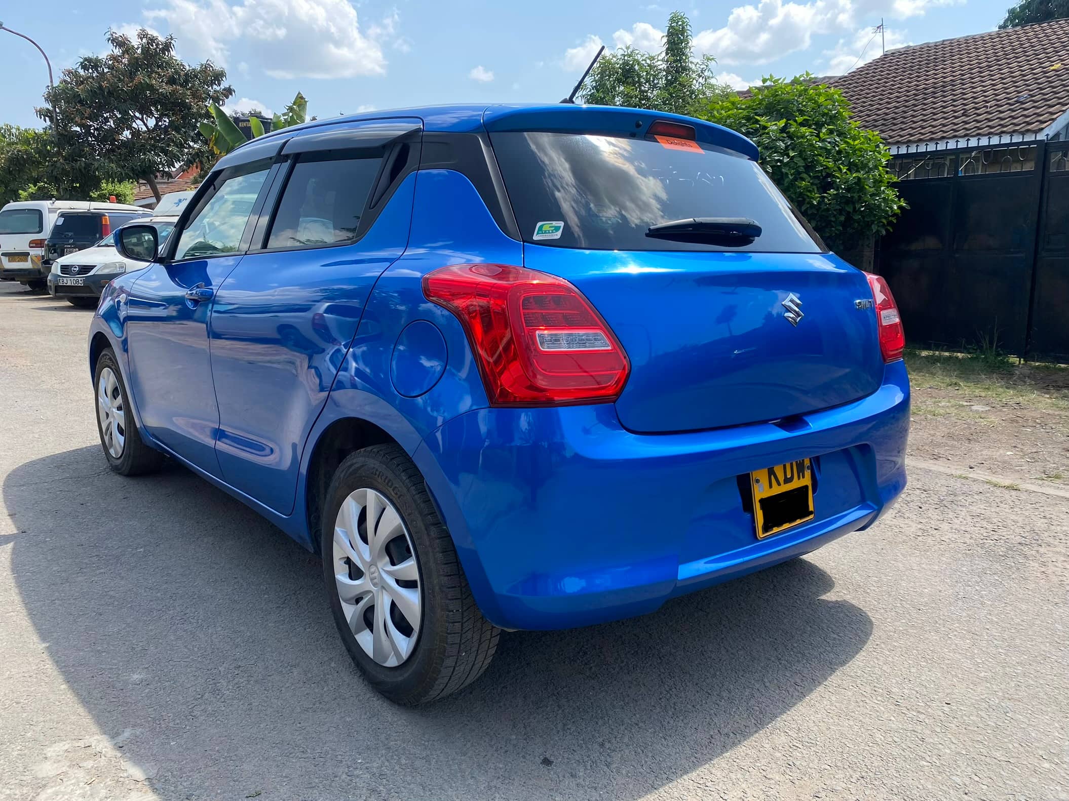 Car photo 3