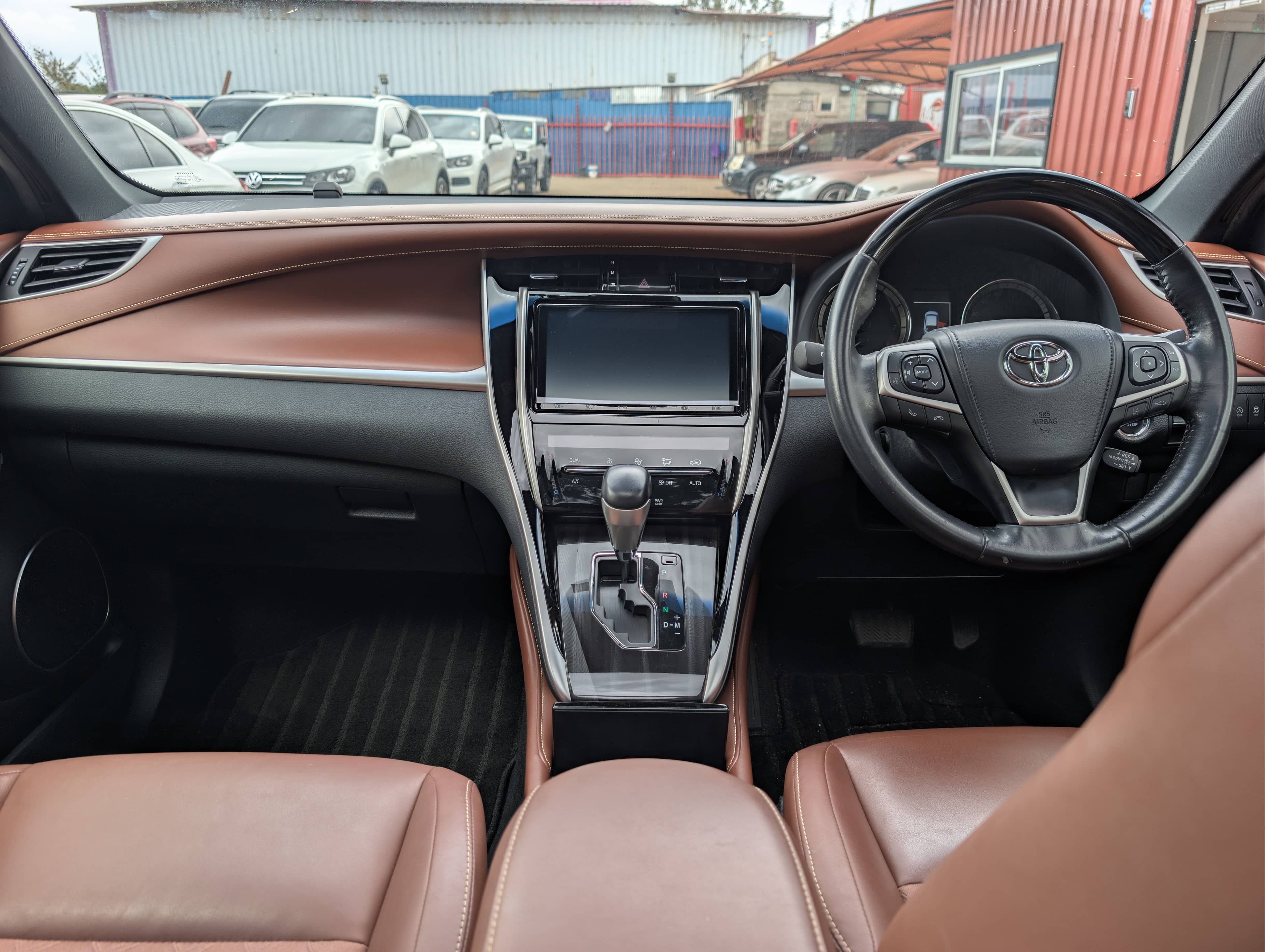Car photo 9