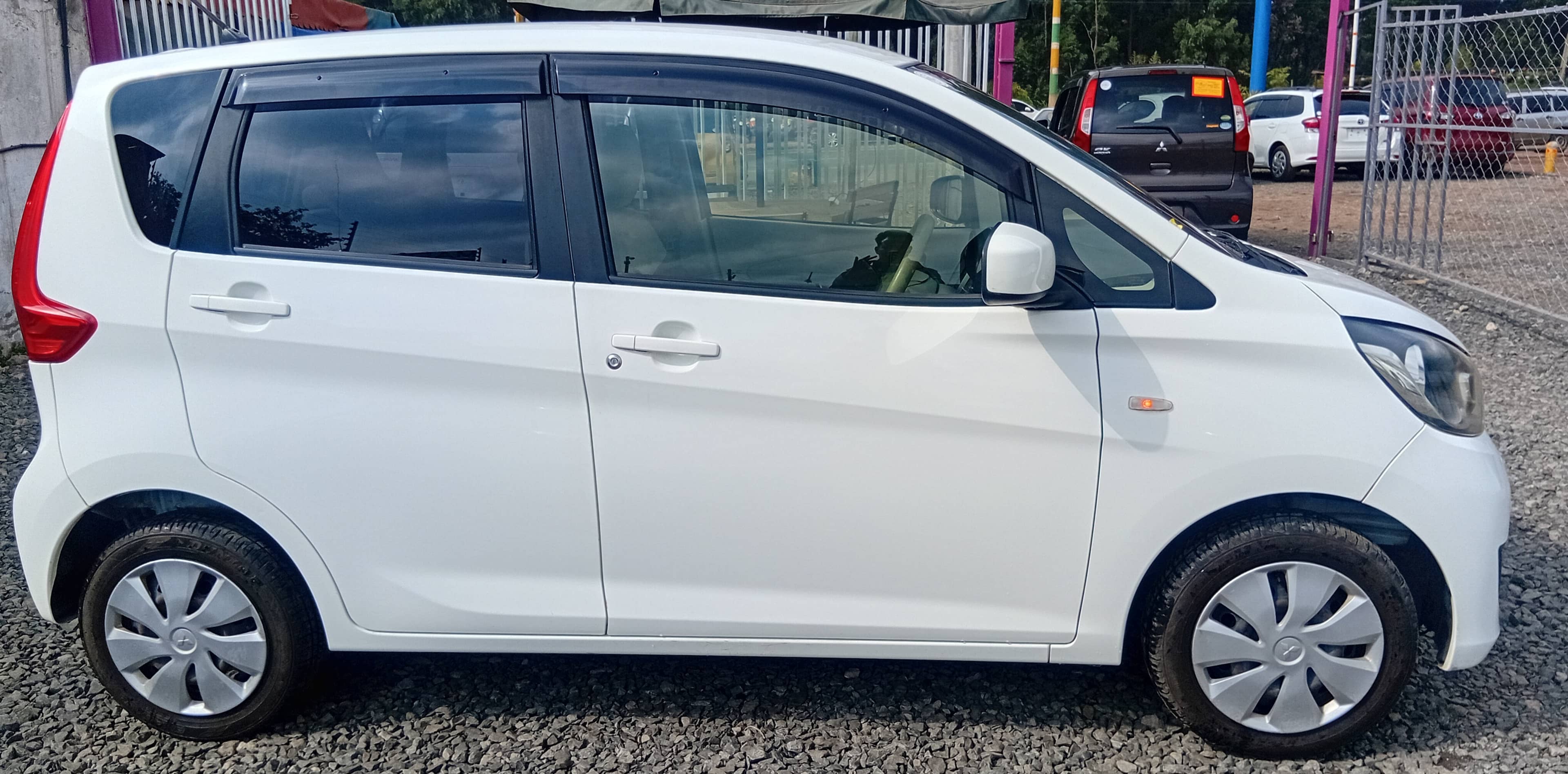 Car photo 8