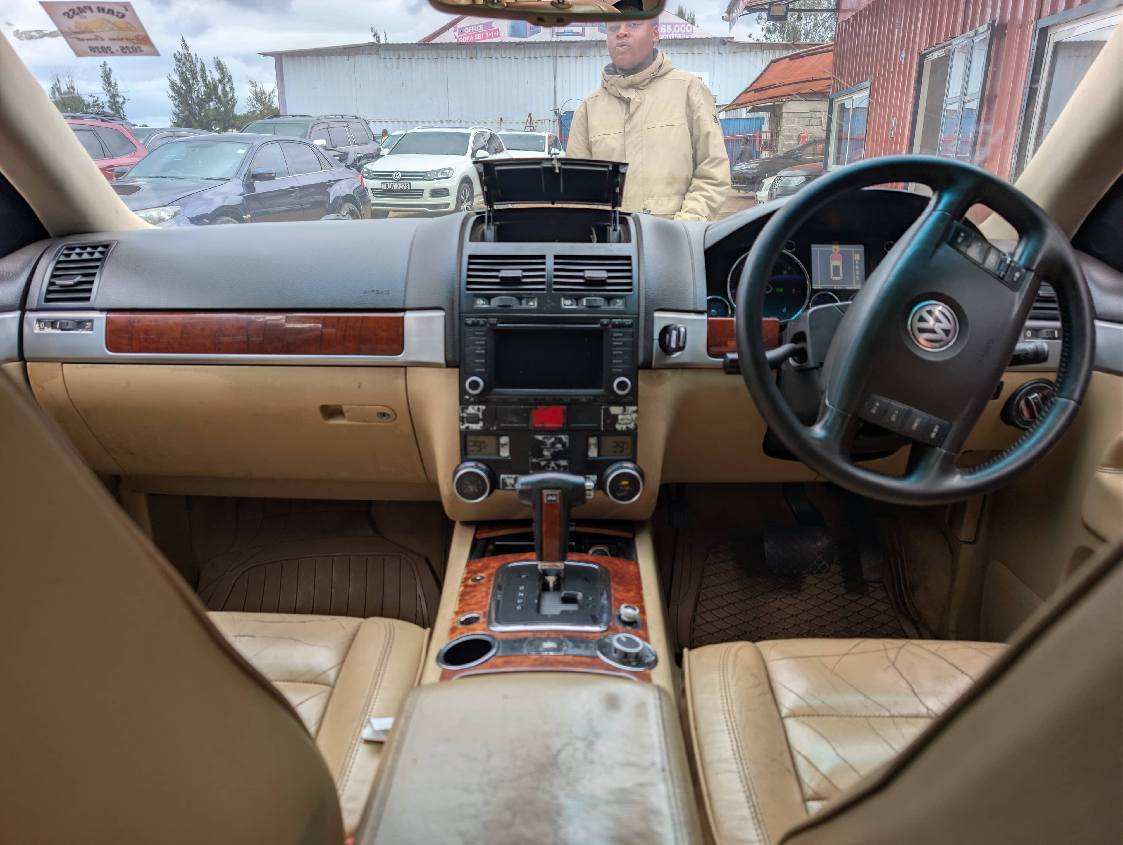 Car photo 9