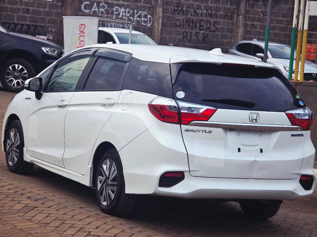 Car photo 4