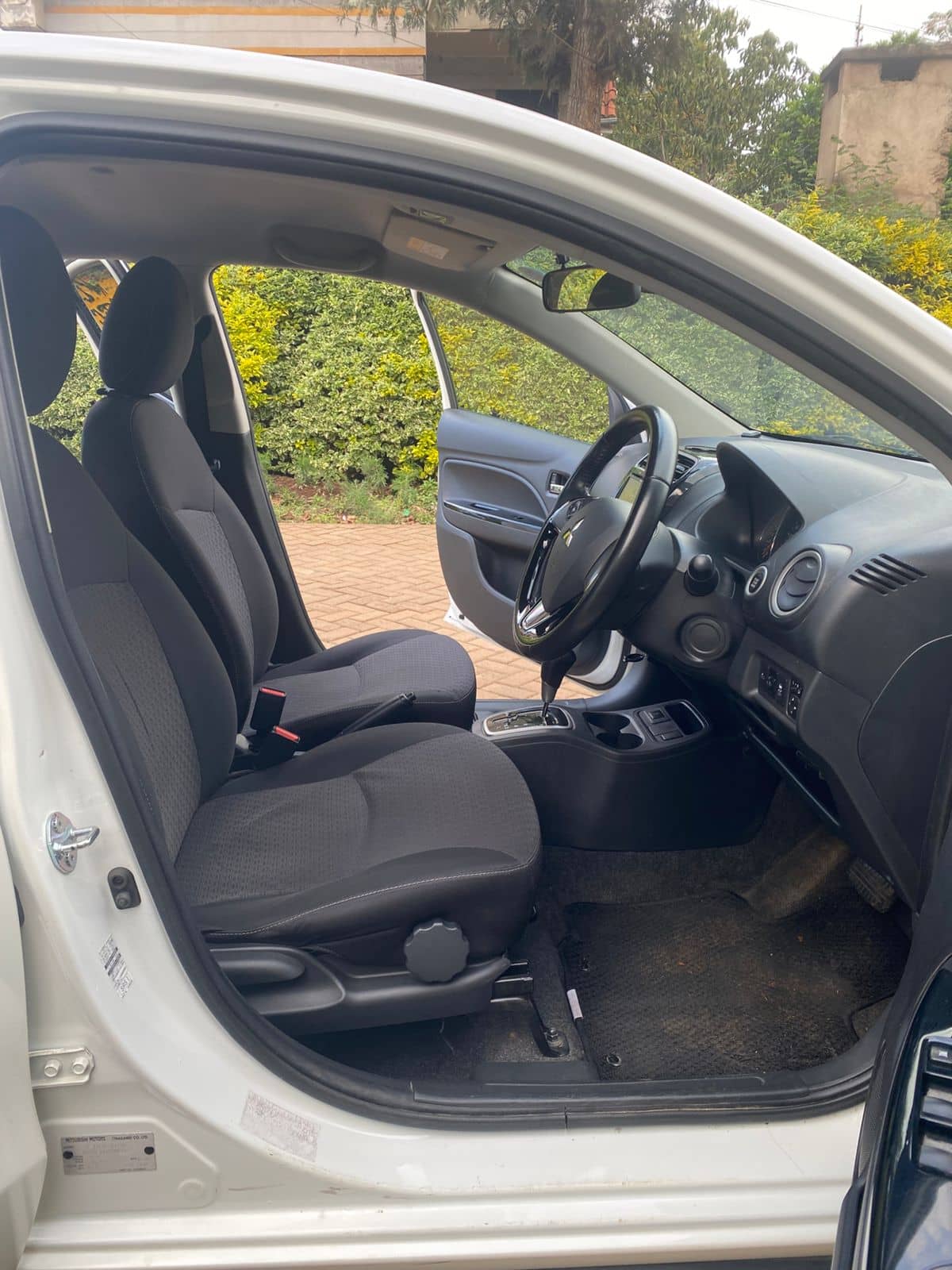 Car photo 6