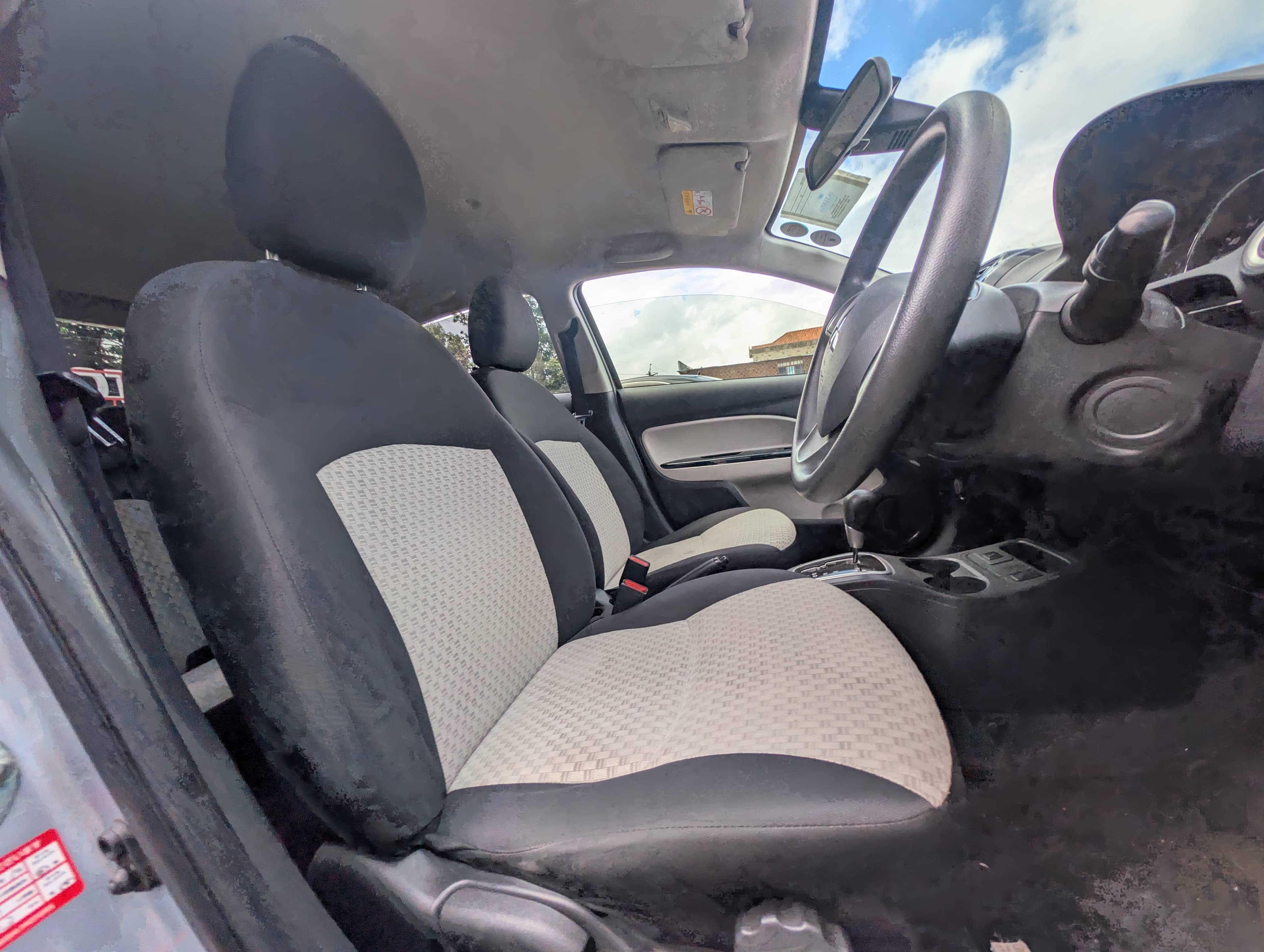 Car photo 8