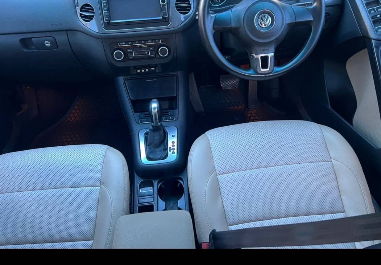 Car photo 6