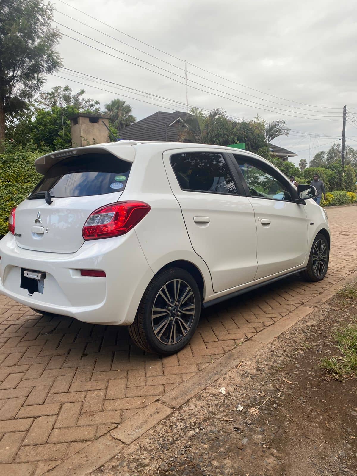 Car photo 3