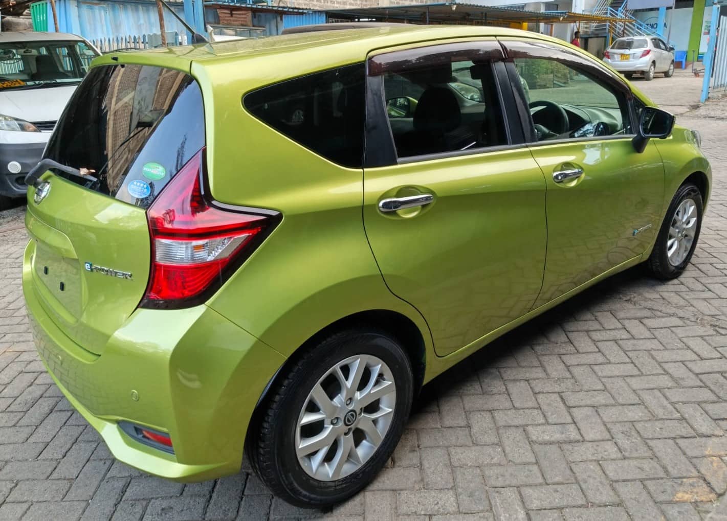 Car photo 5