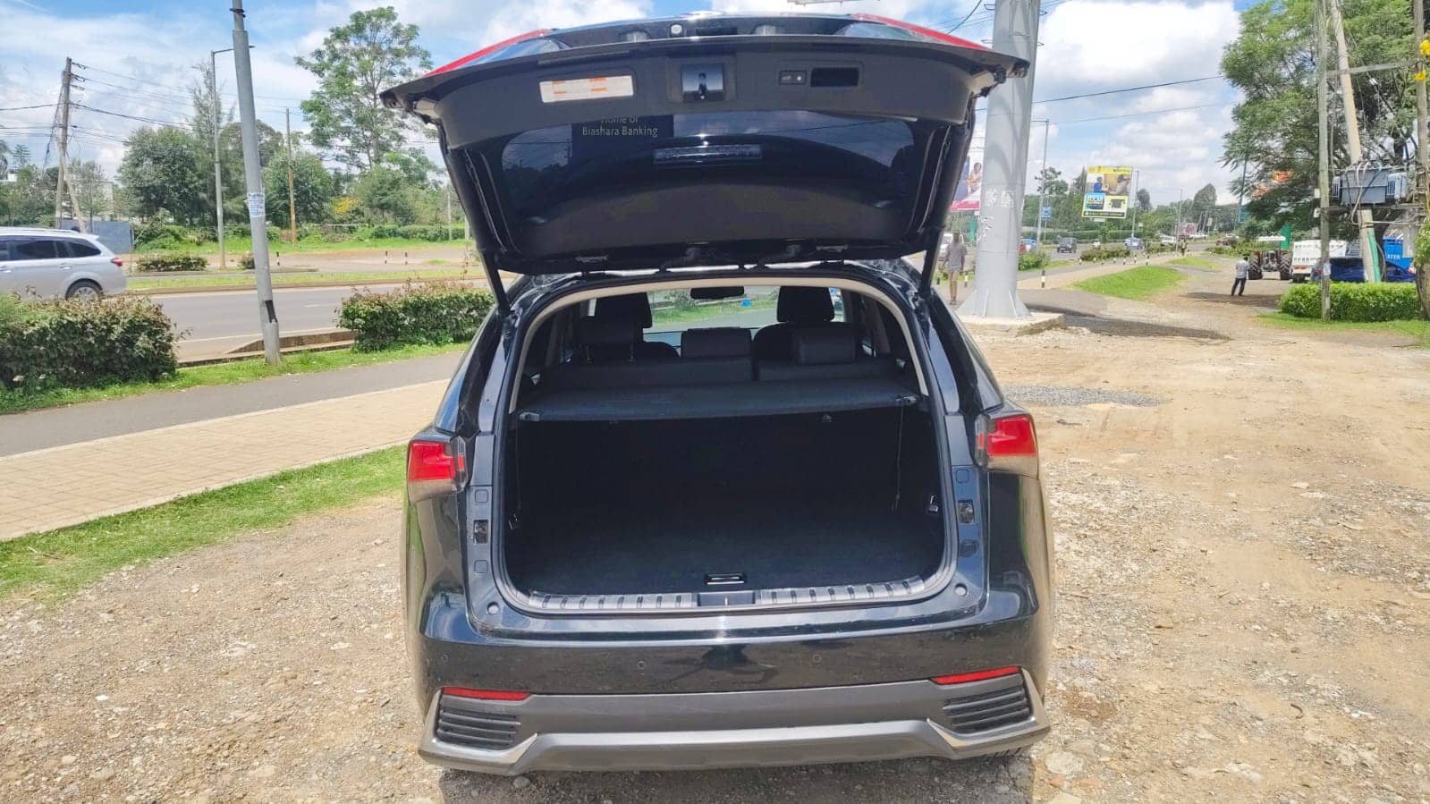 Car photo 8