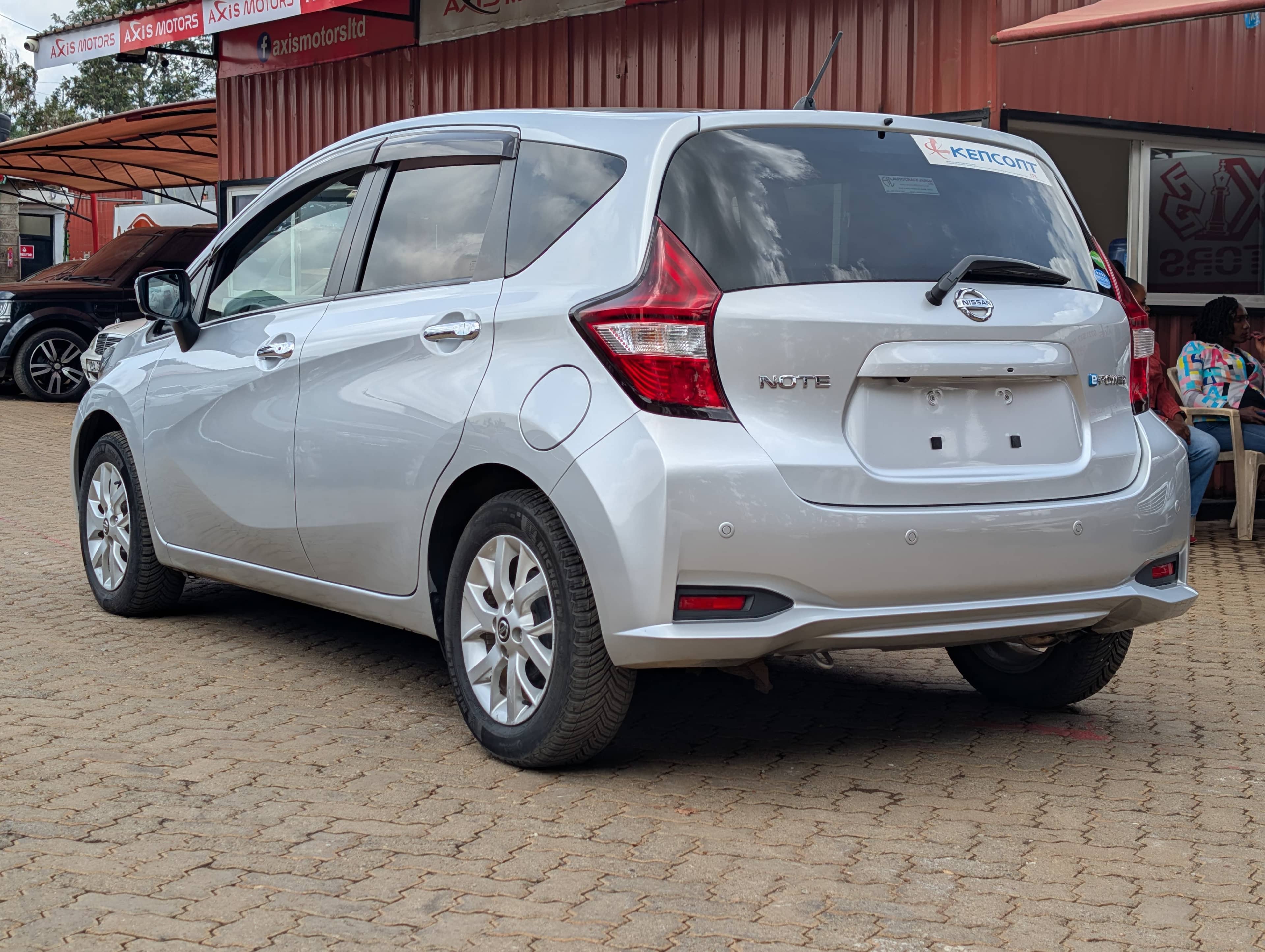 Car photo 6