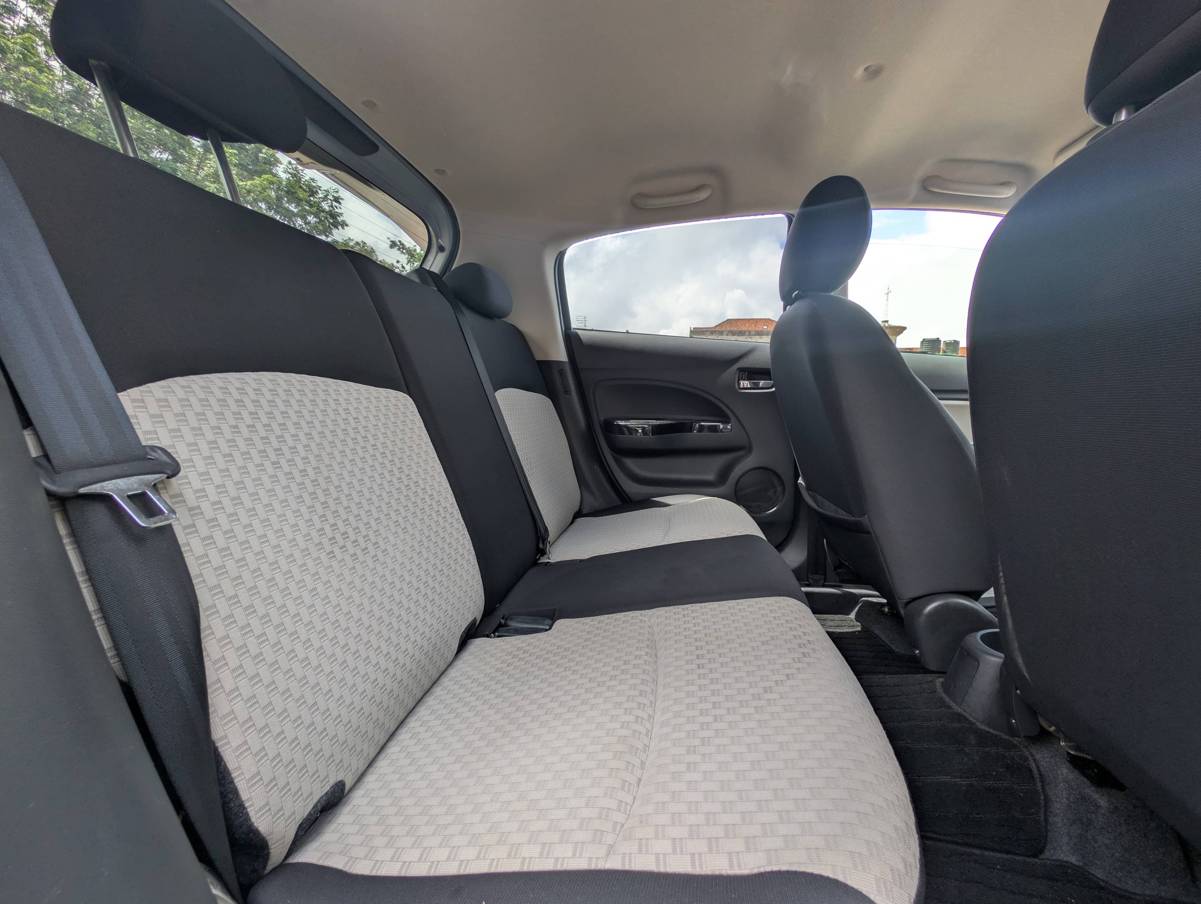 Car photo 7