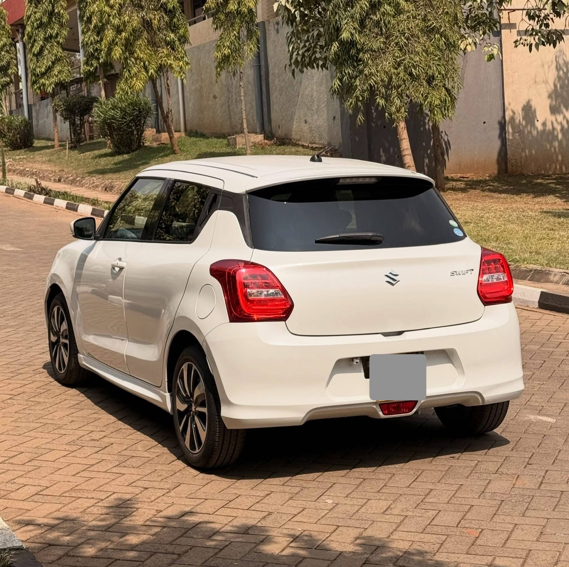 Car photo 3