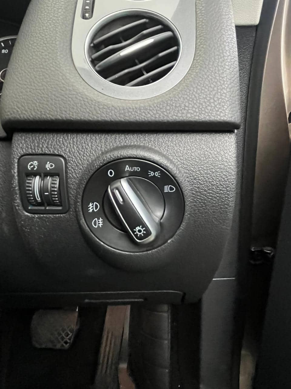 Car photo 8