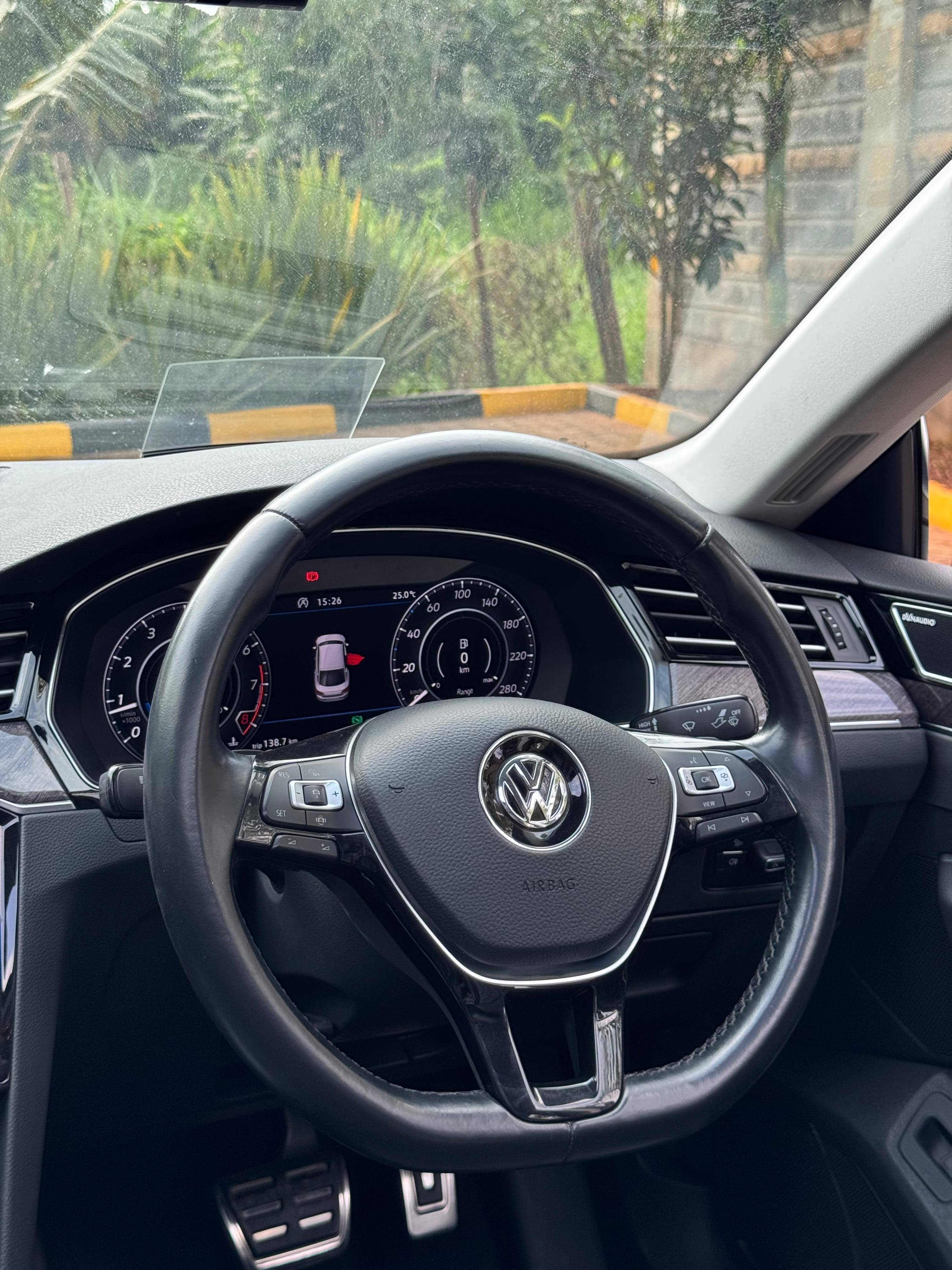 Car photo 8