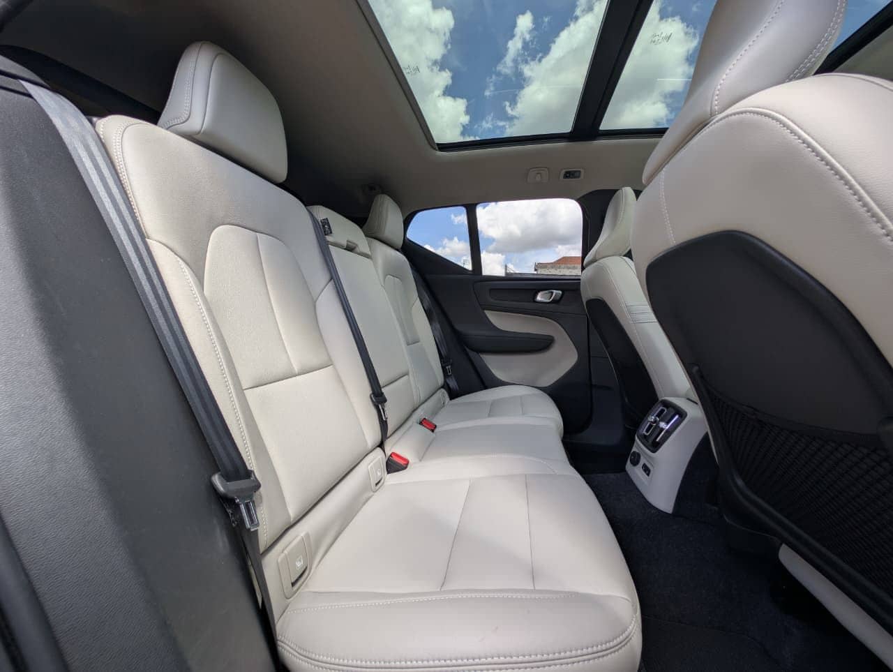 Car photo 8