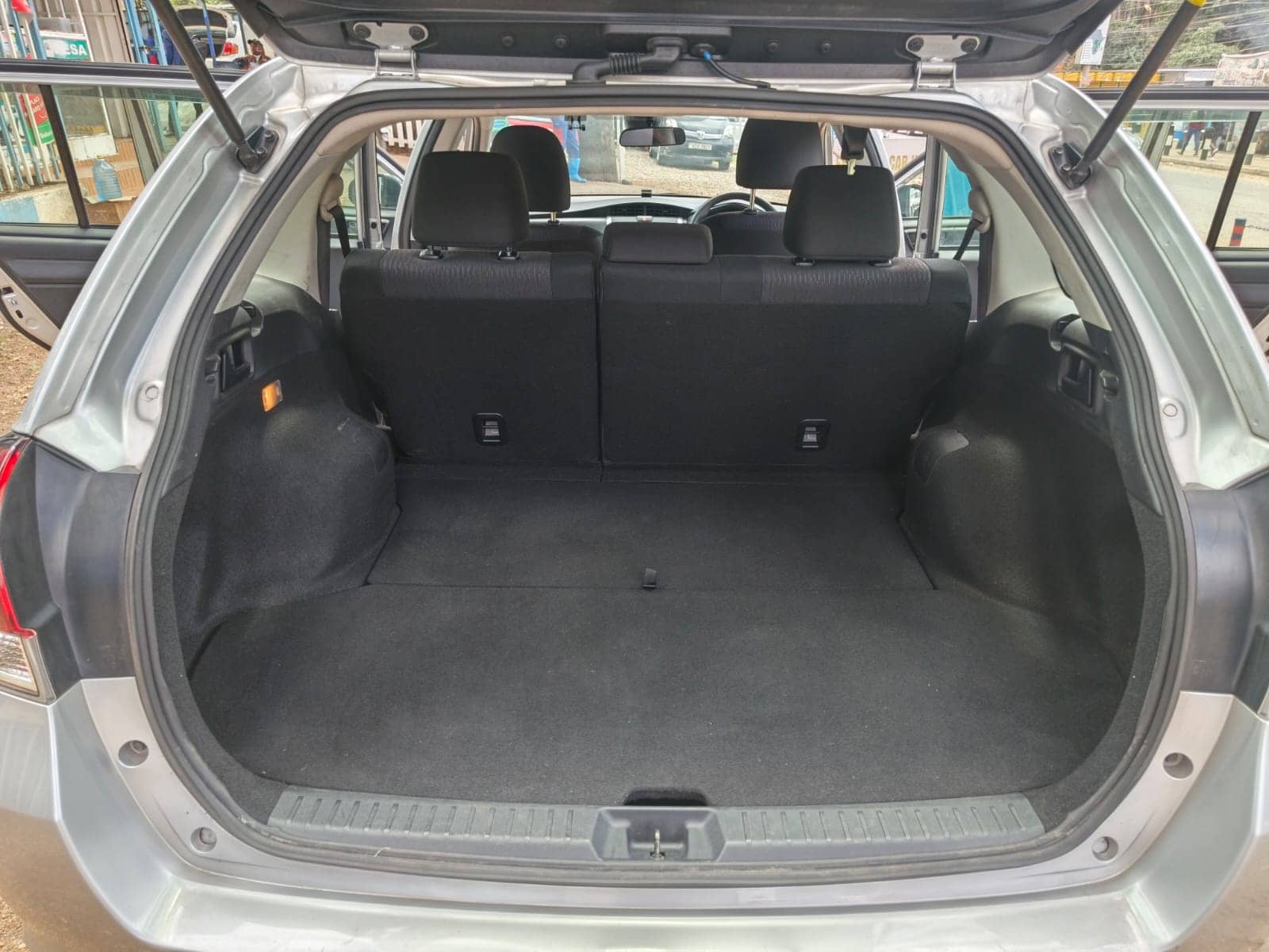 Car photo 9