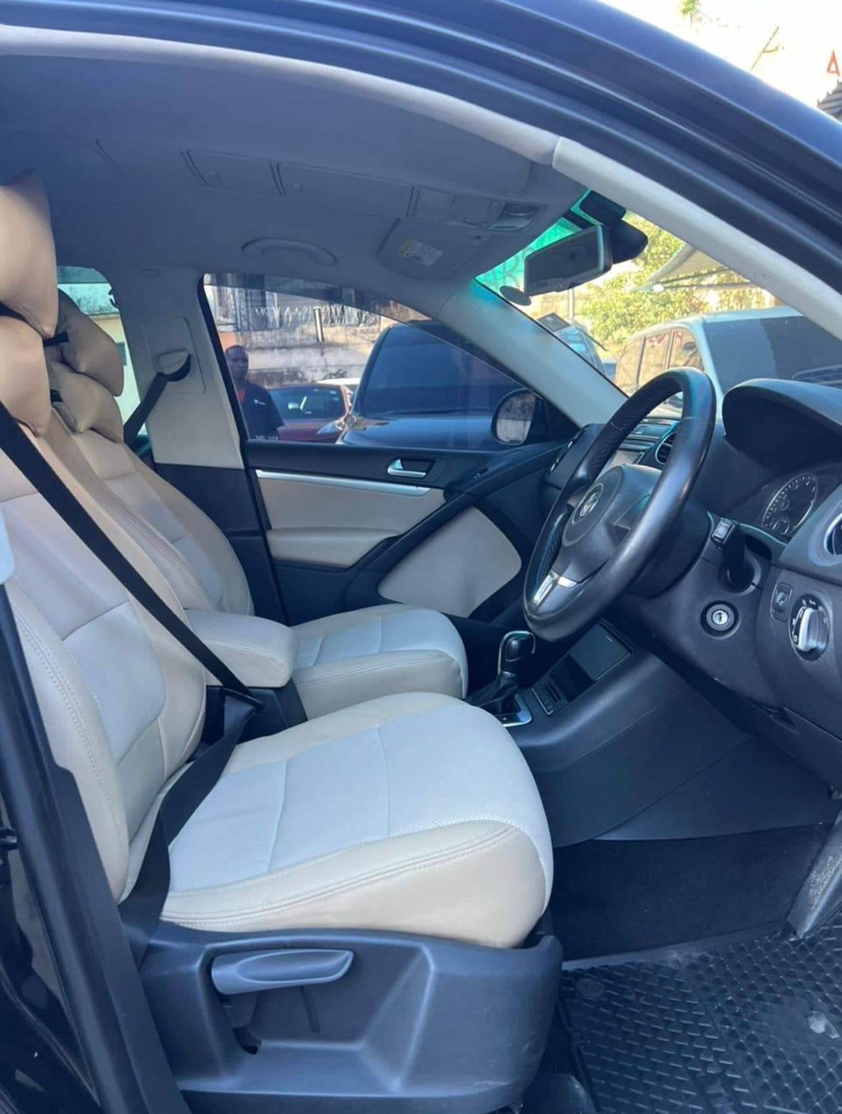 Car photo 4