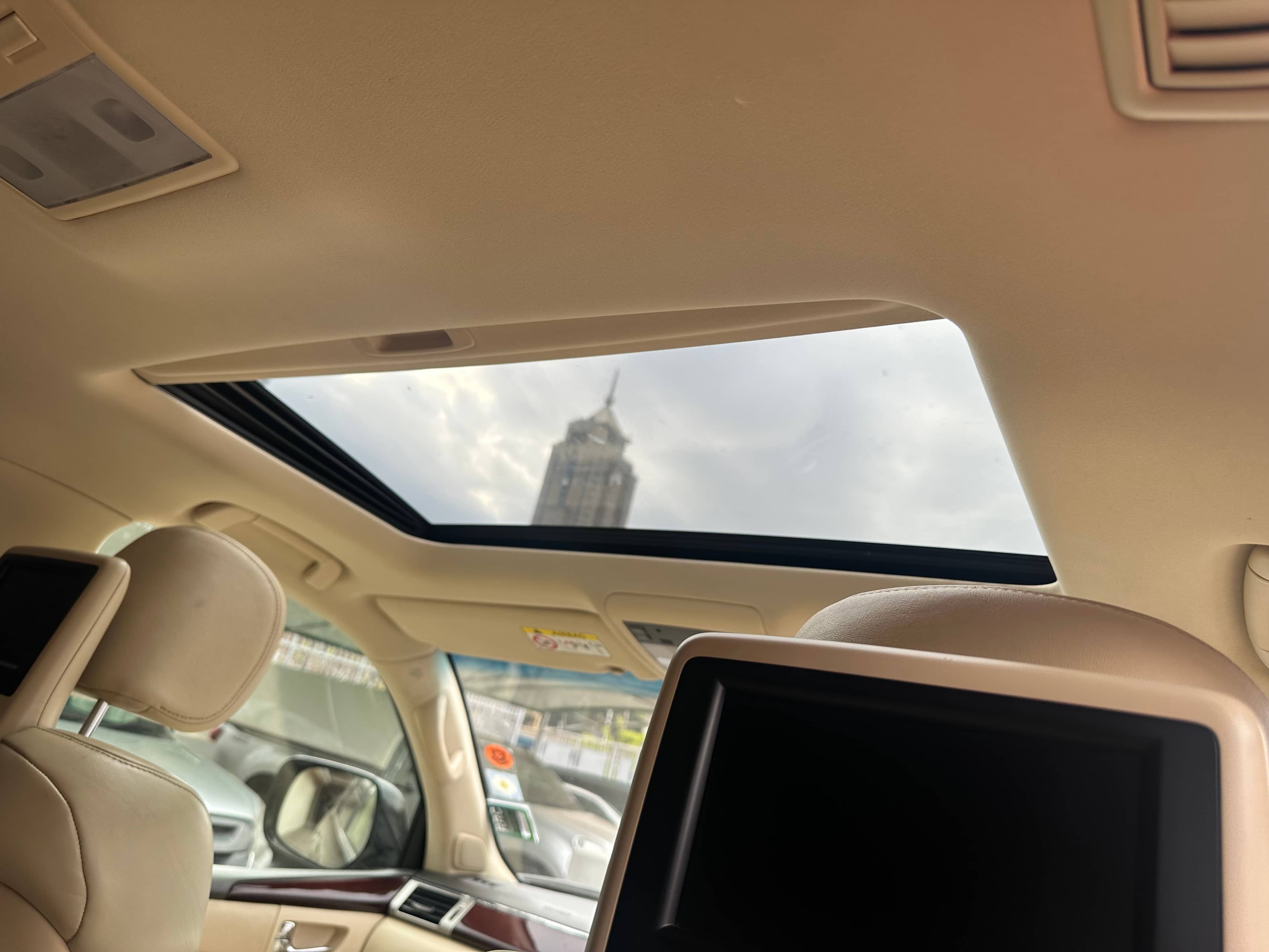 Car photo 8
