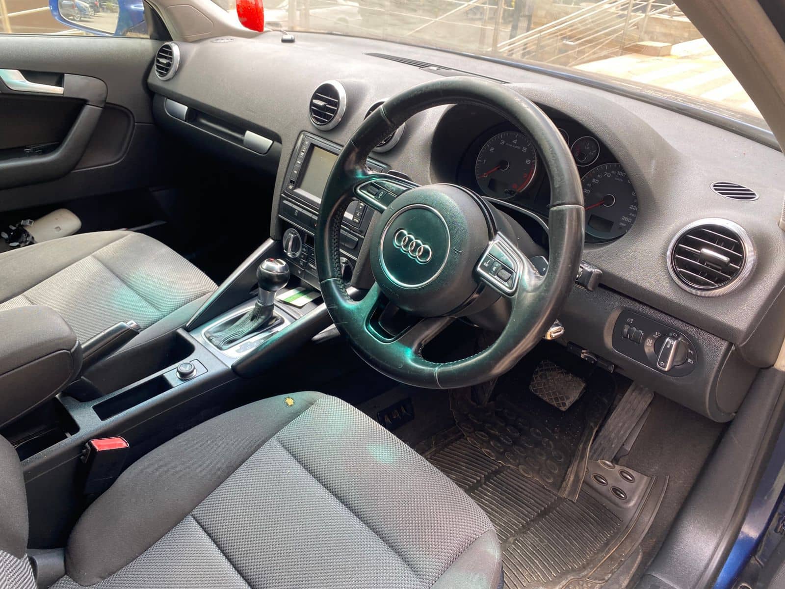 Car photo 4