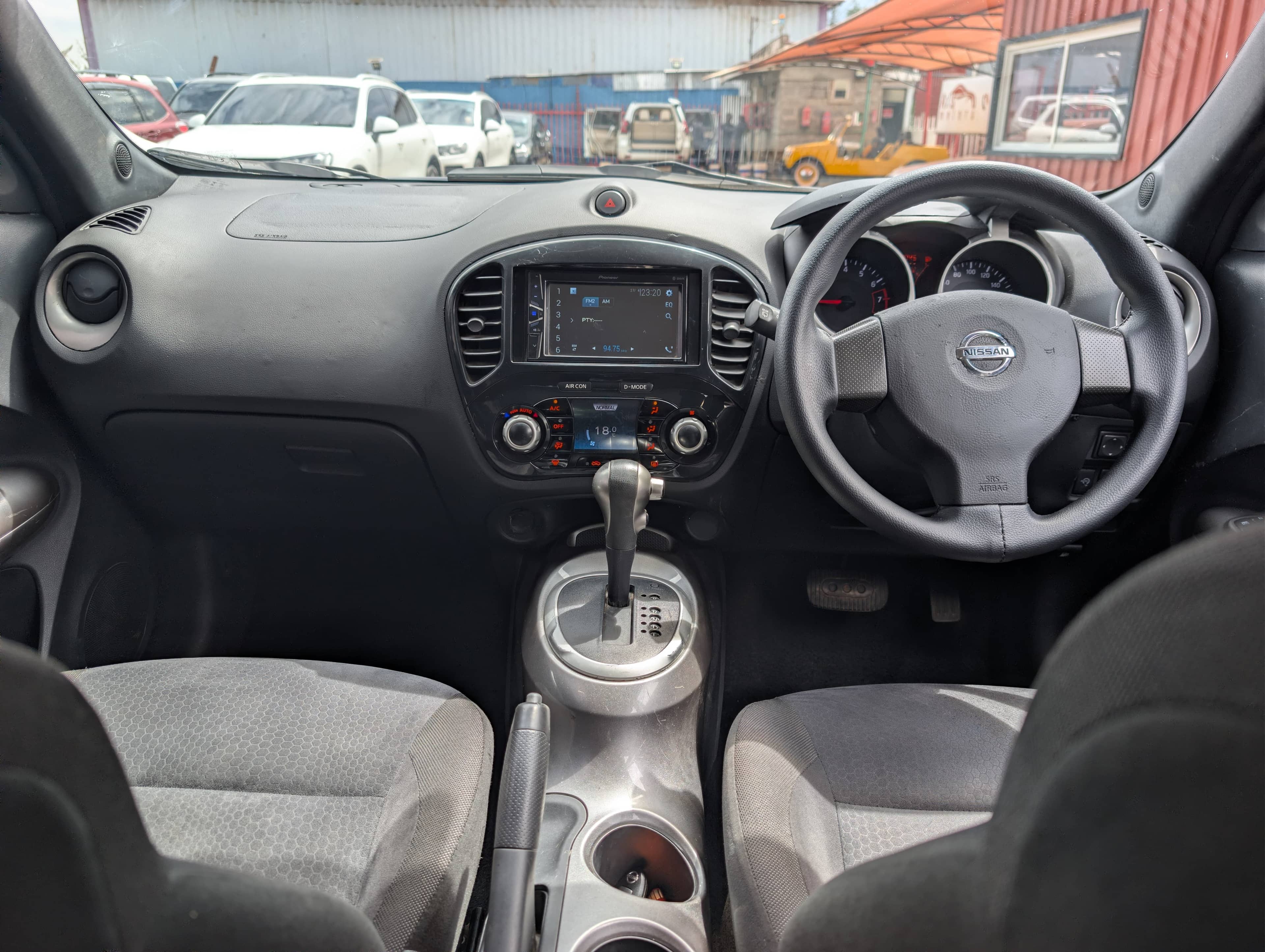 Car photo 9