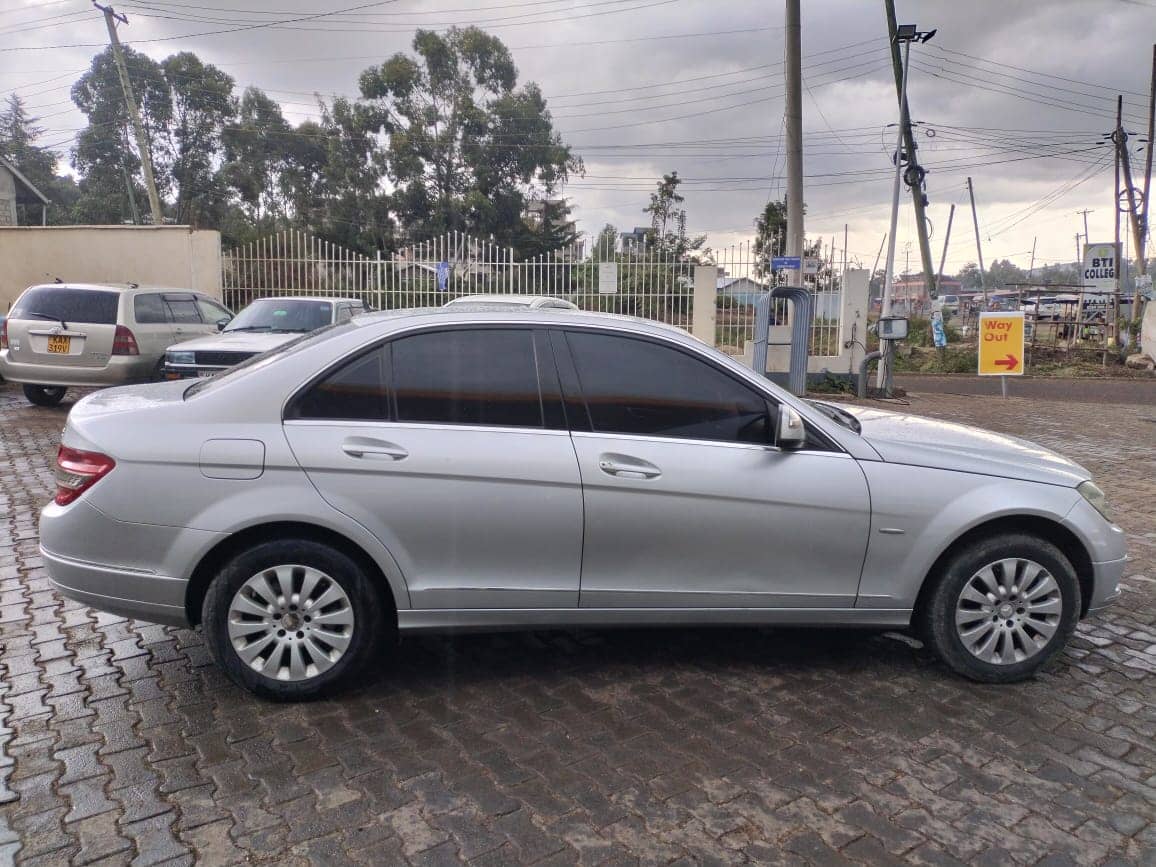 Car photo 4