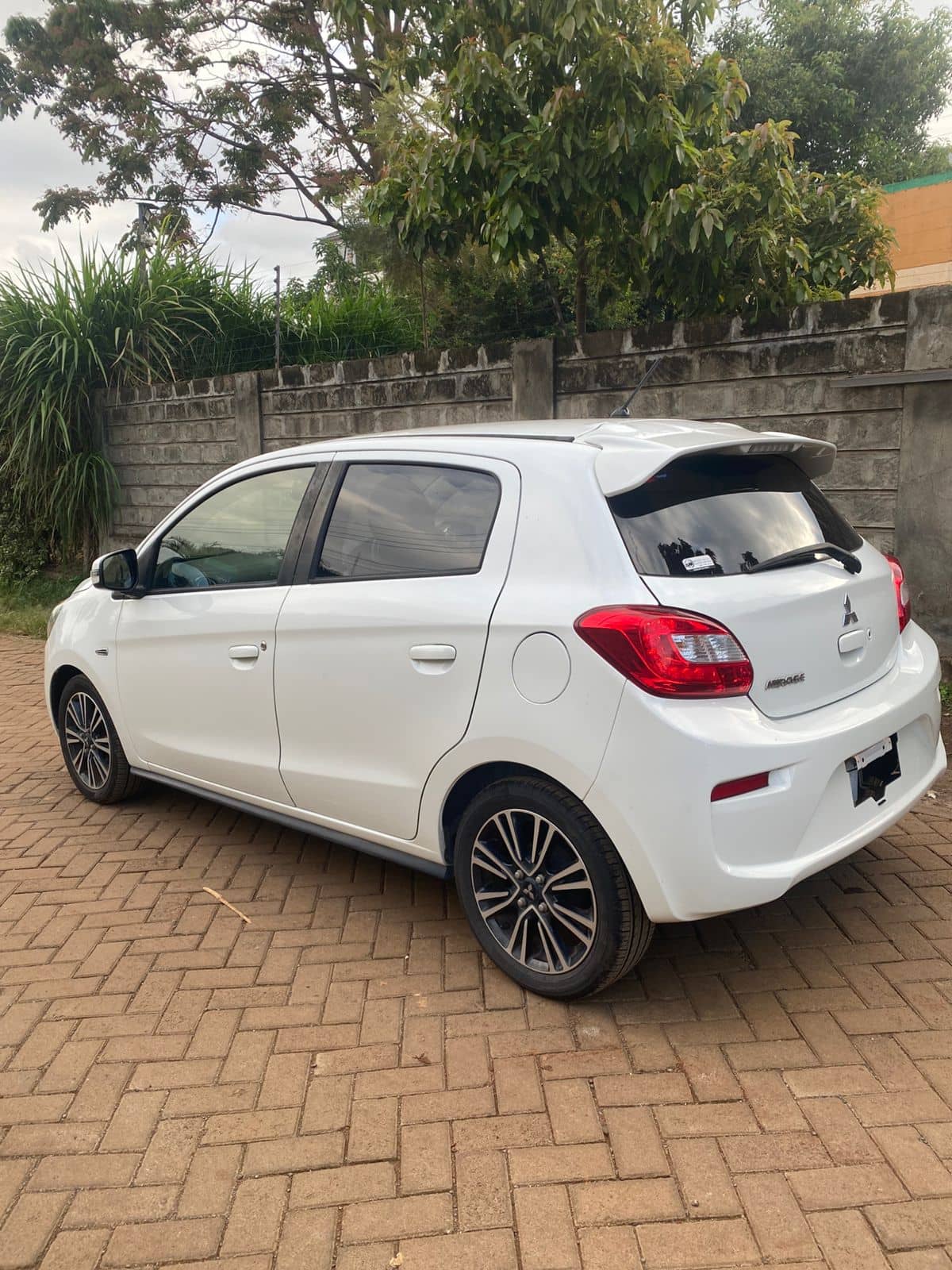 Car photo 5