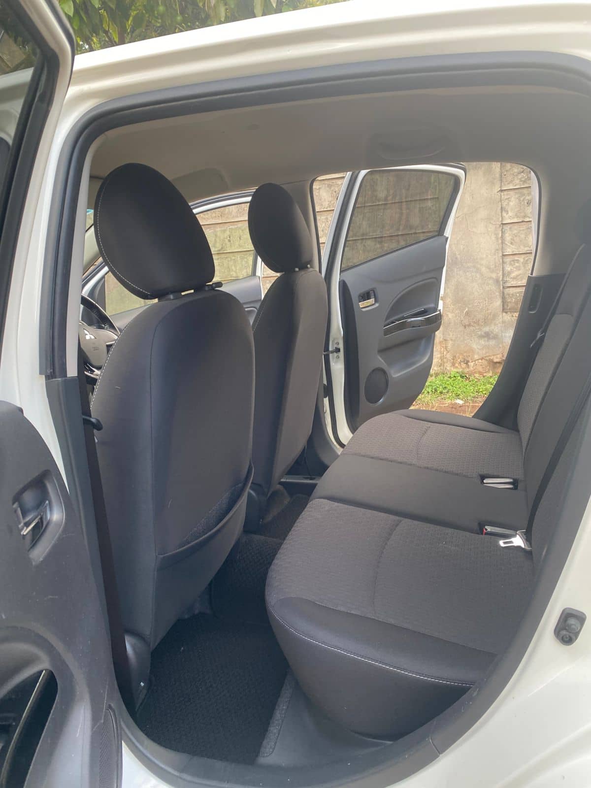 Car photo 10