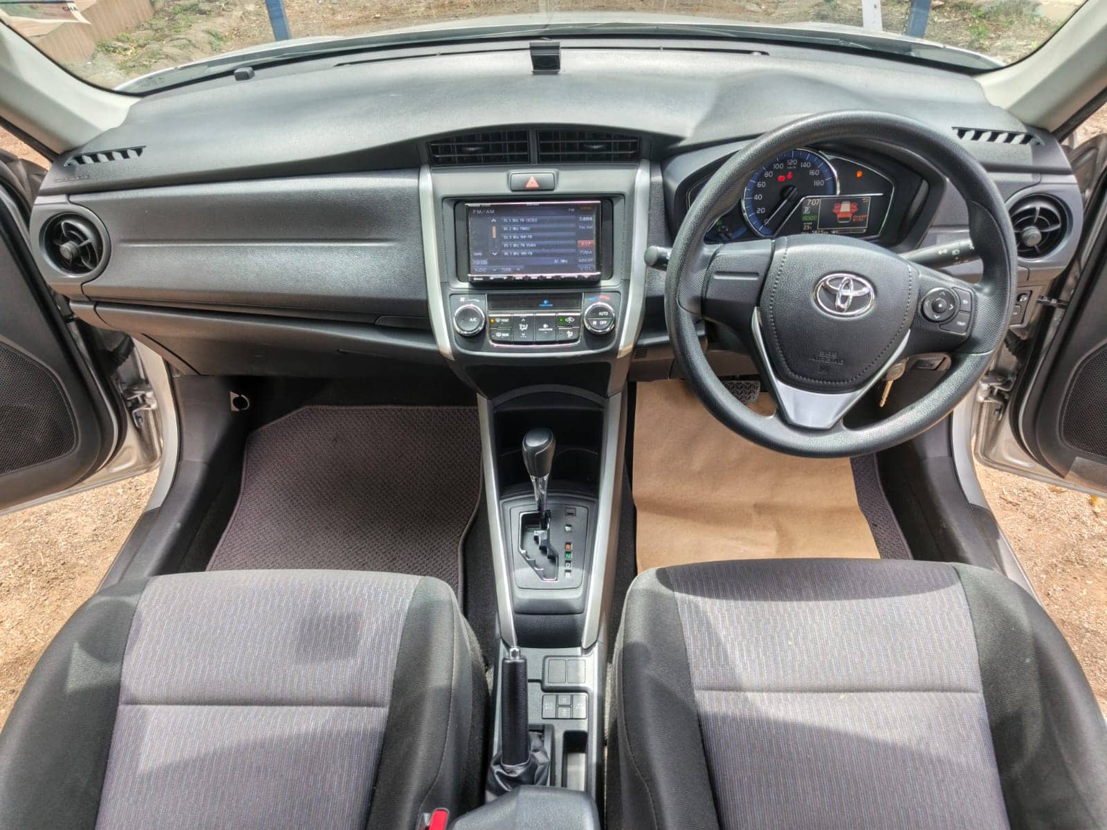 Car photo 8