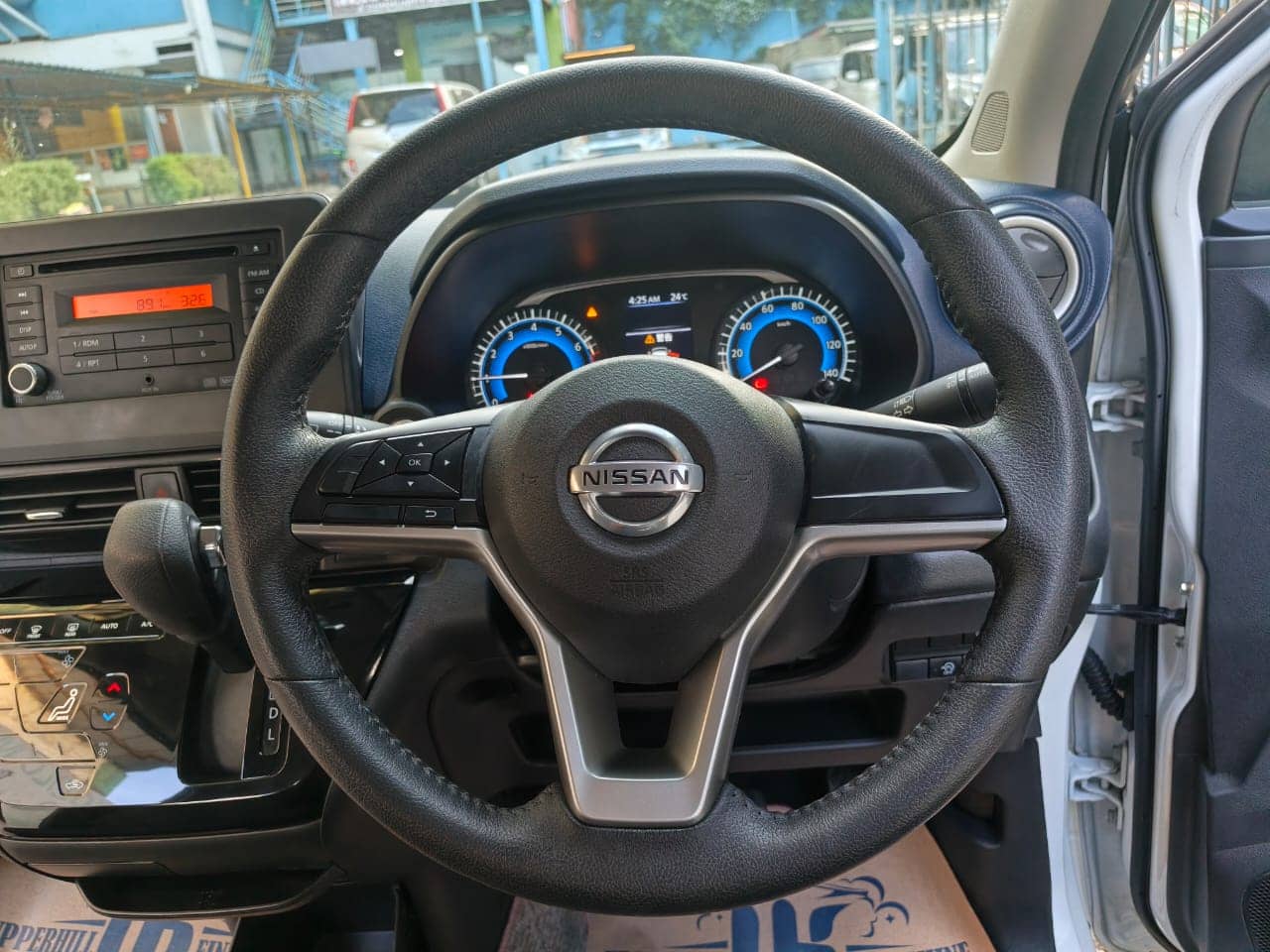 Car photo 9