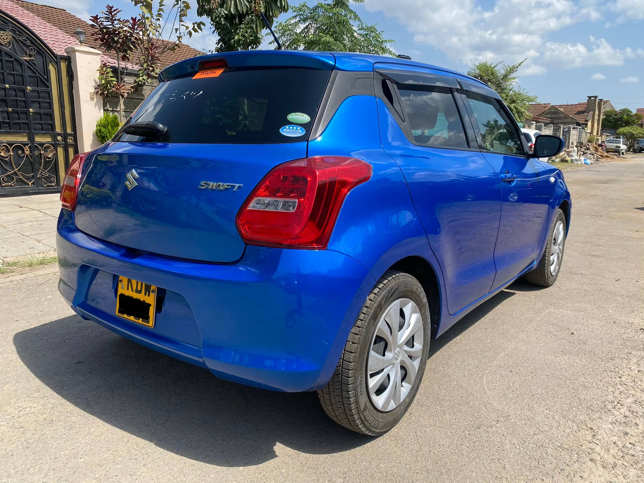 Car photo 4