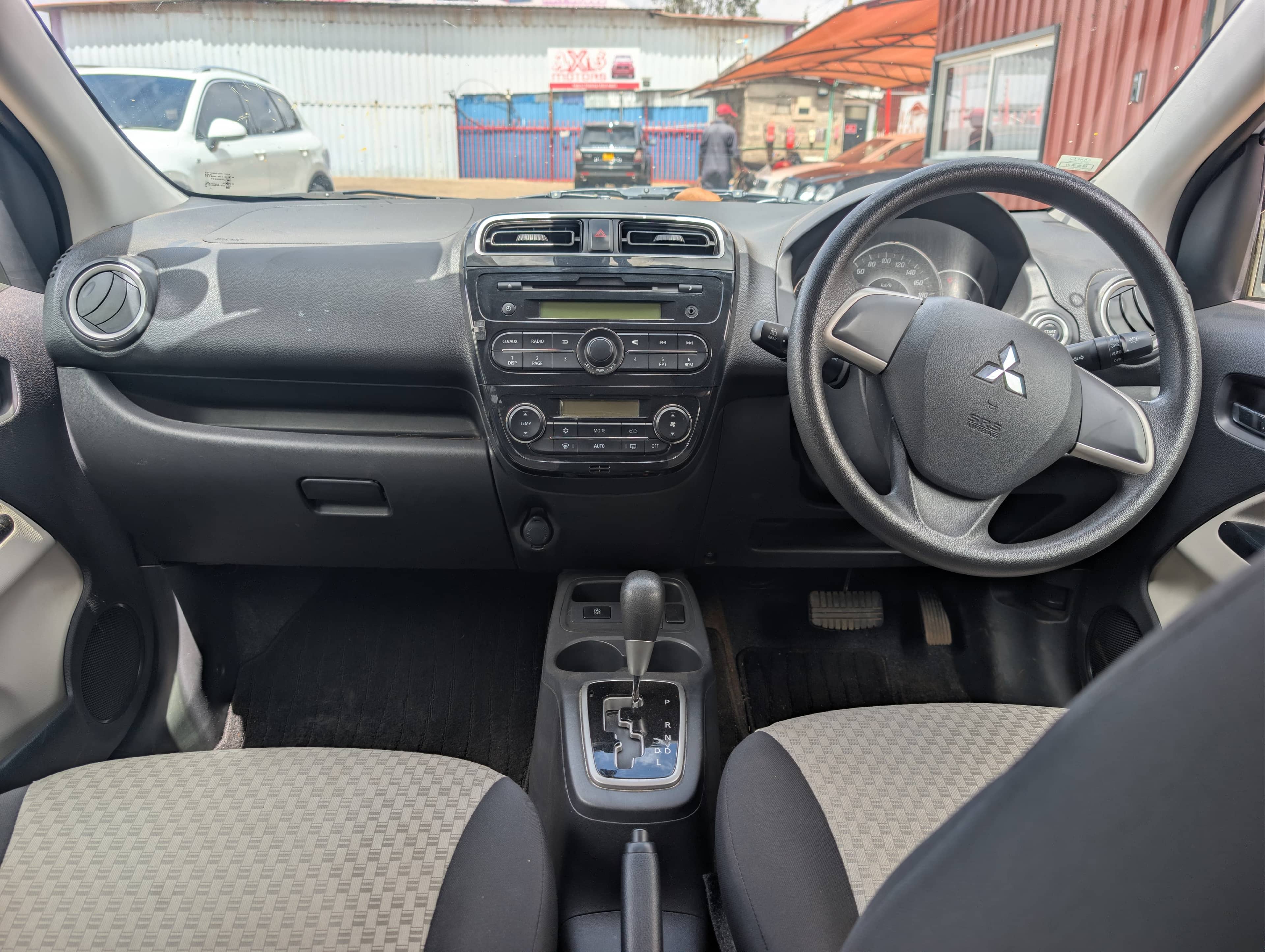 Car photo 9