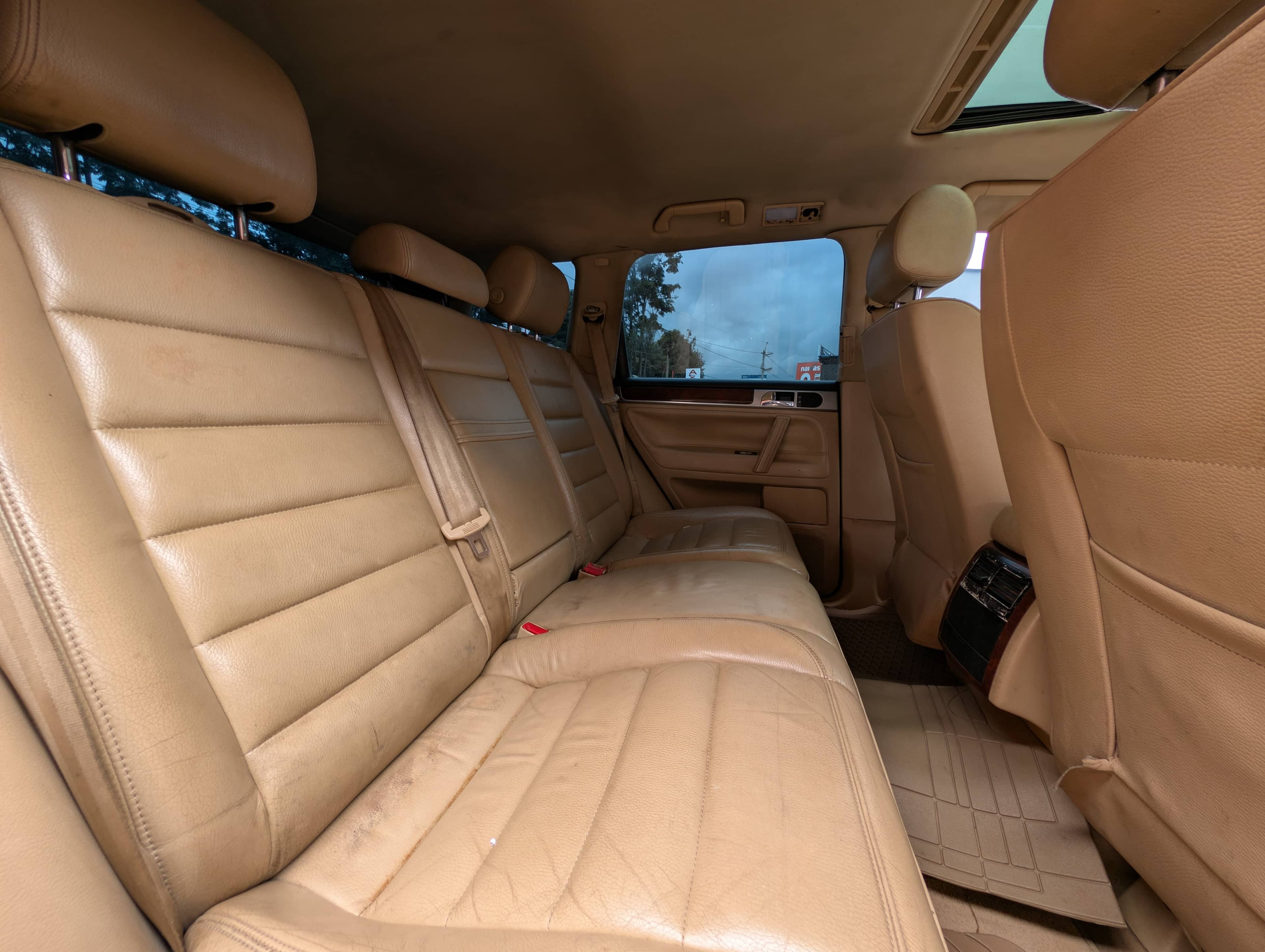 Car photo 8