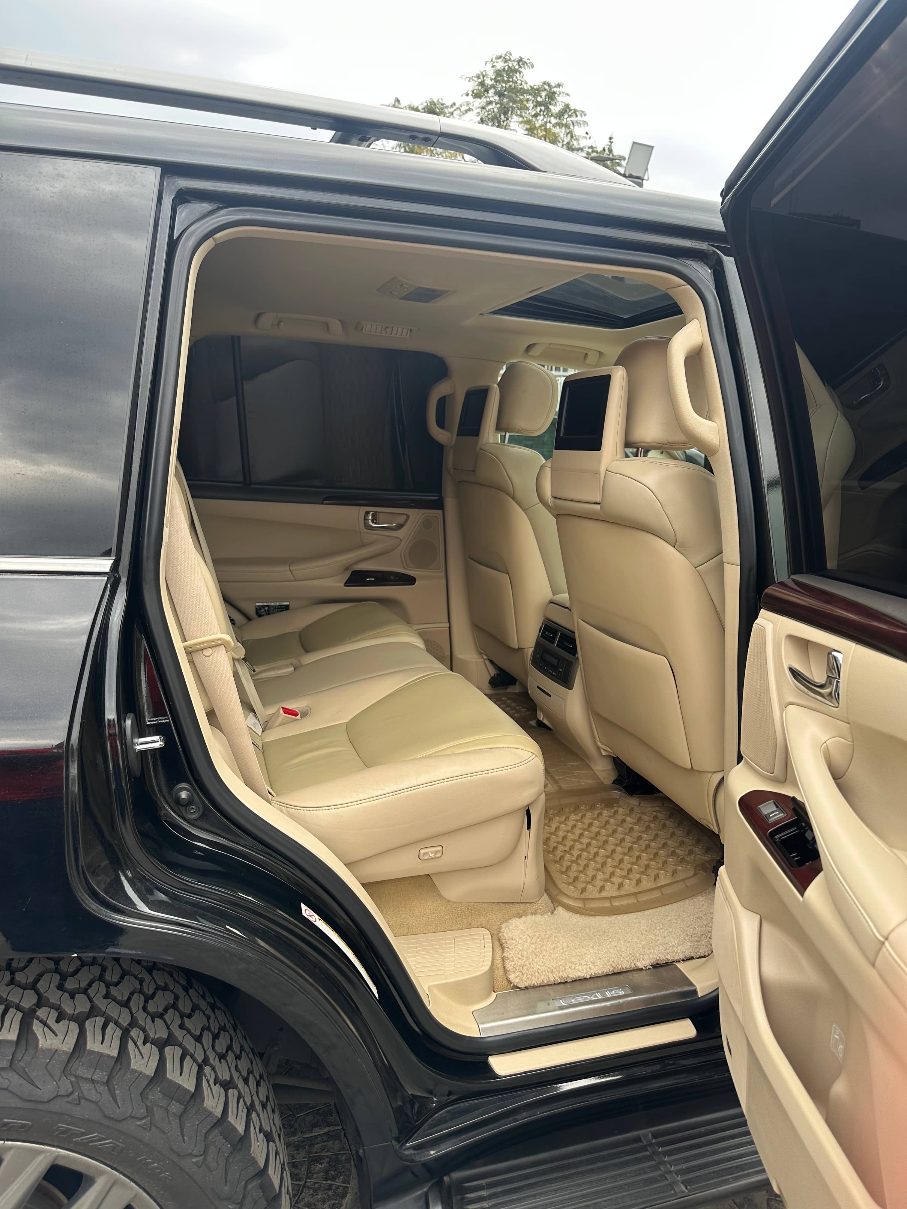 Car photo 9