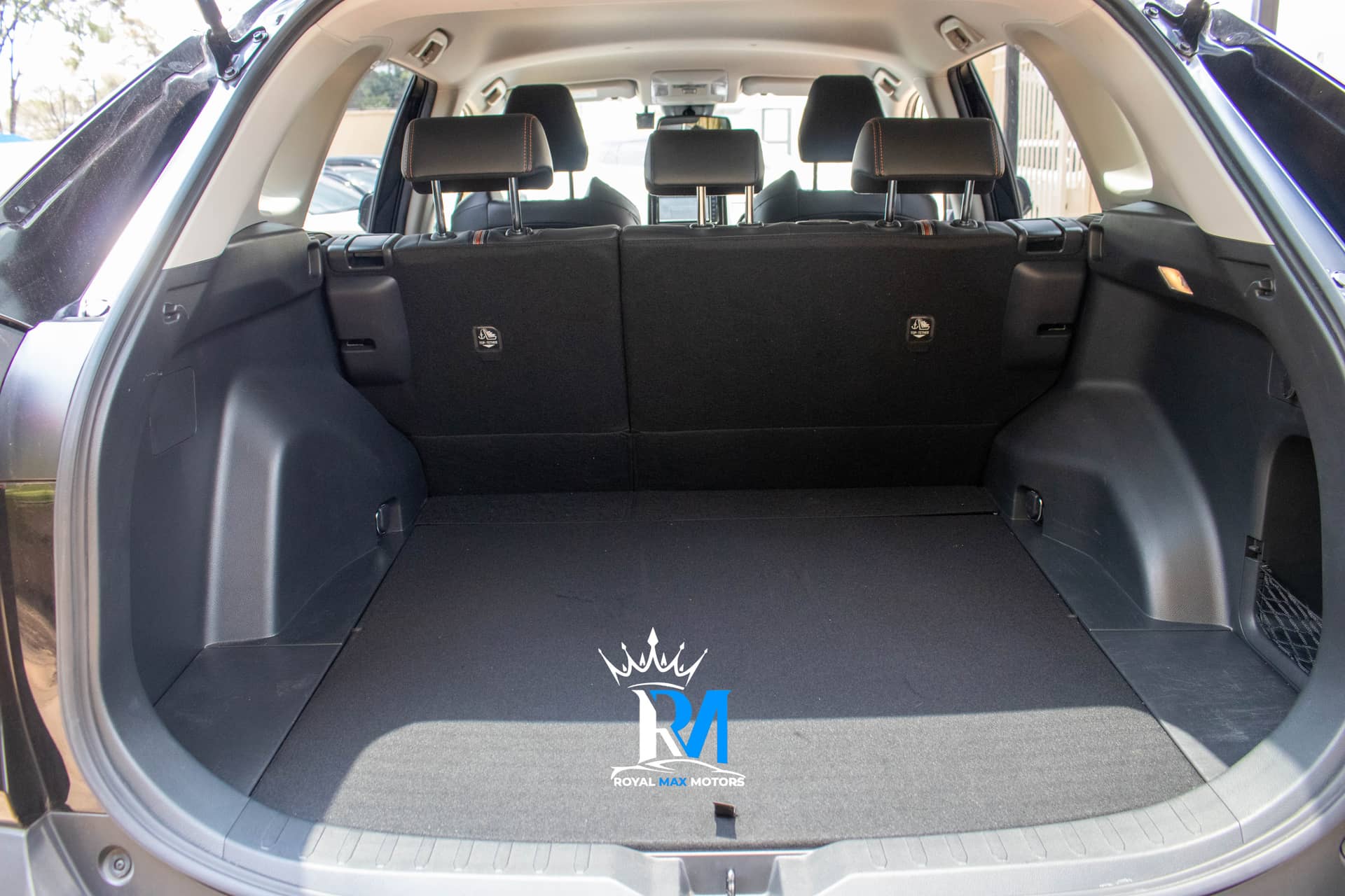 Car photo 2