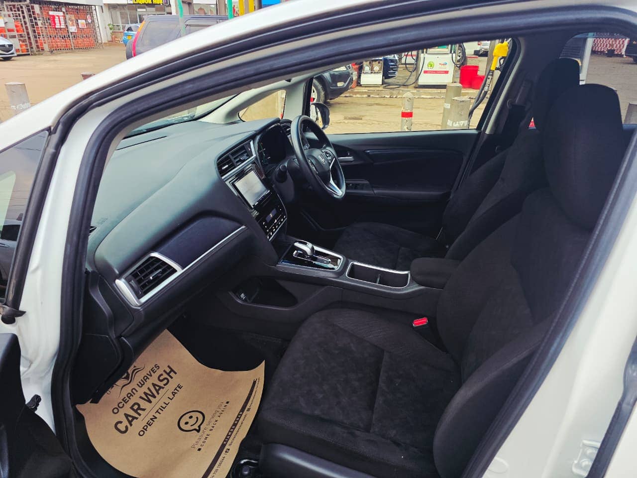 Car photo 9
