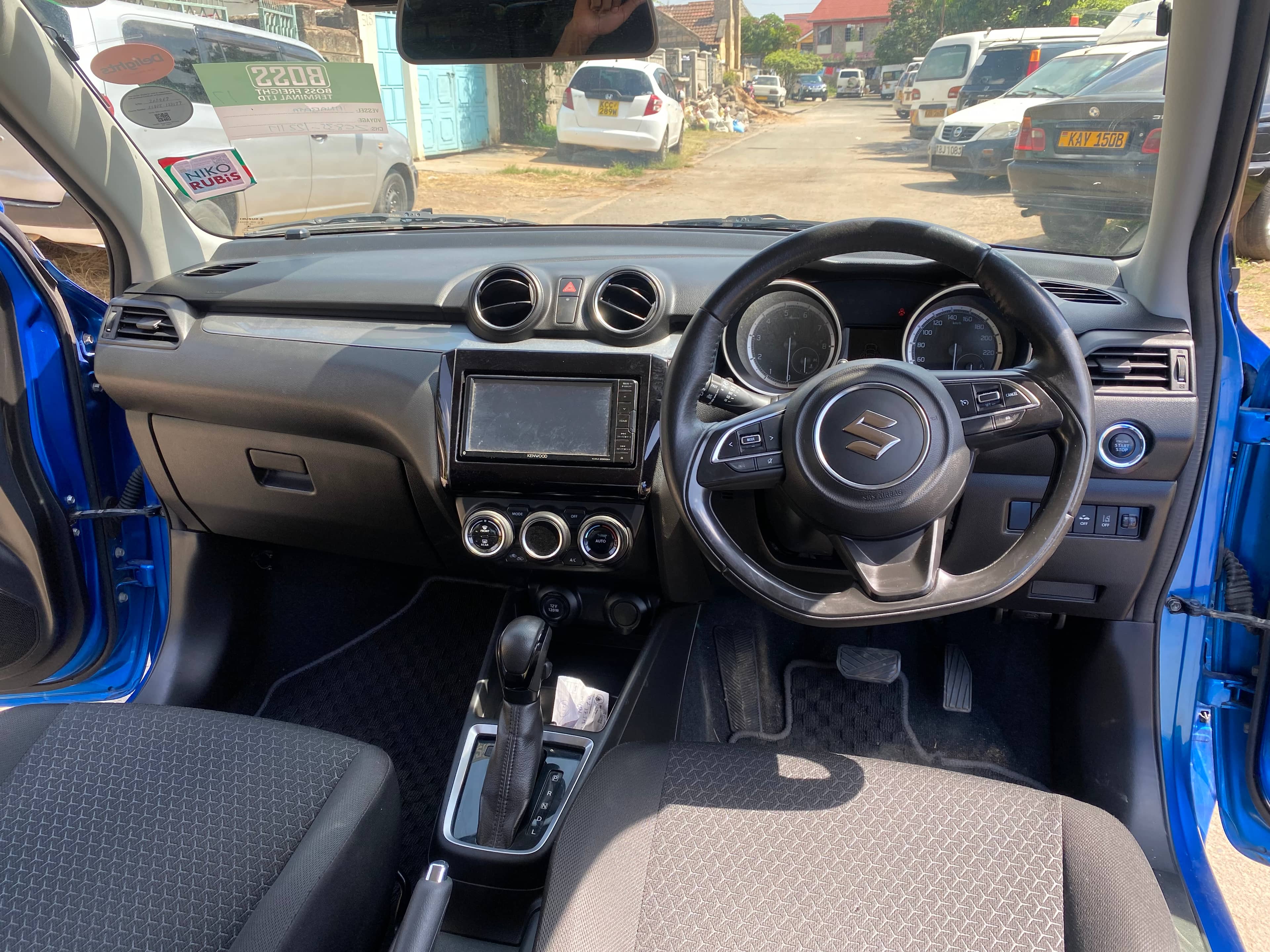 Car photo 10