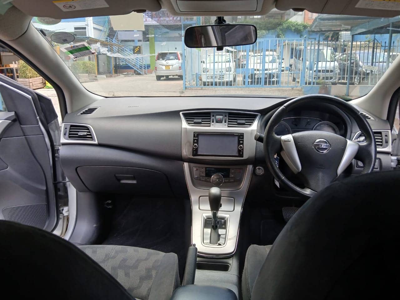 Car photo 11