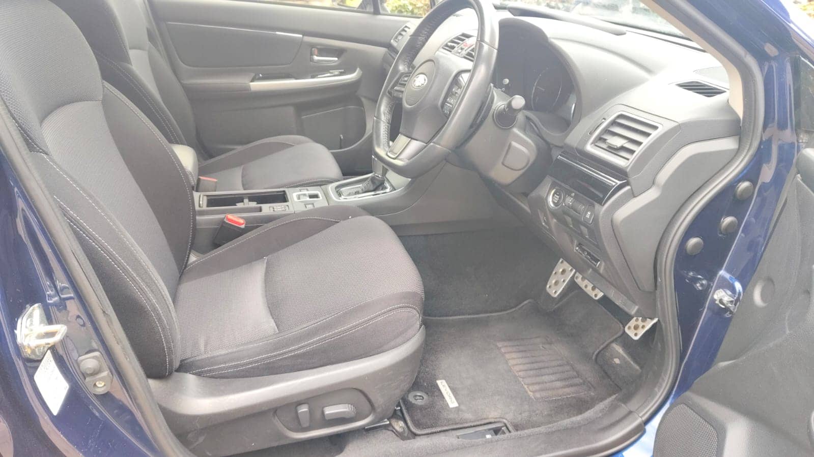 Car photo 10