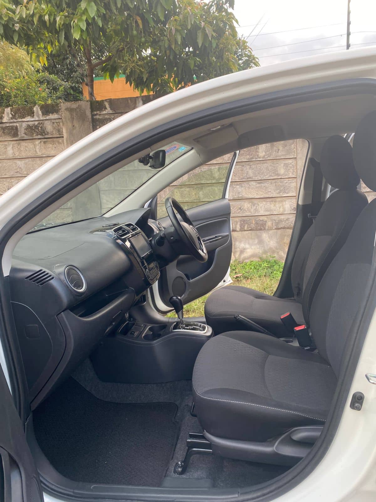Car photo 8
