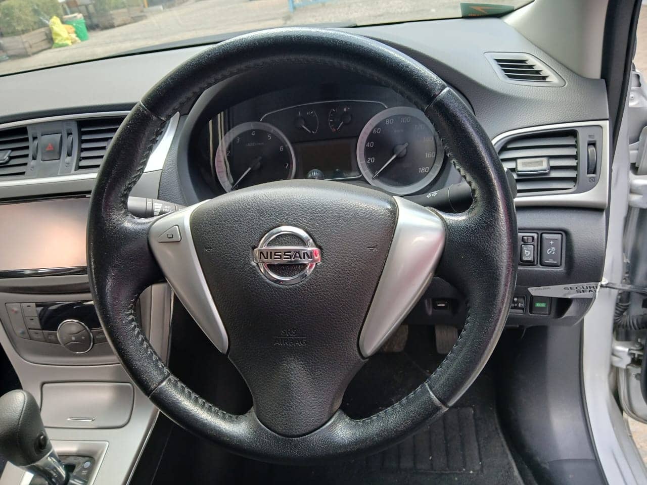 Car photo 12
