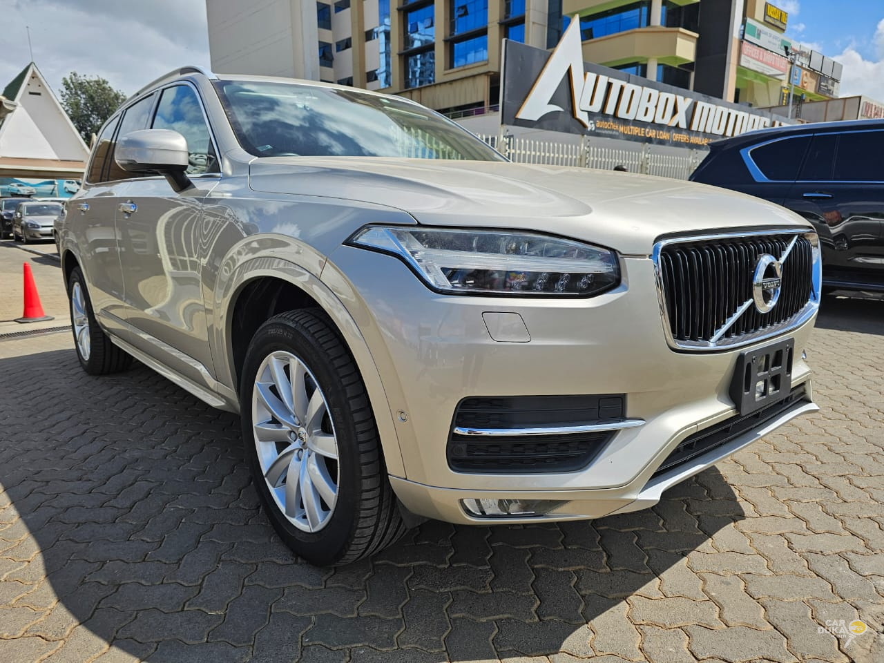 VOLVO XC90