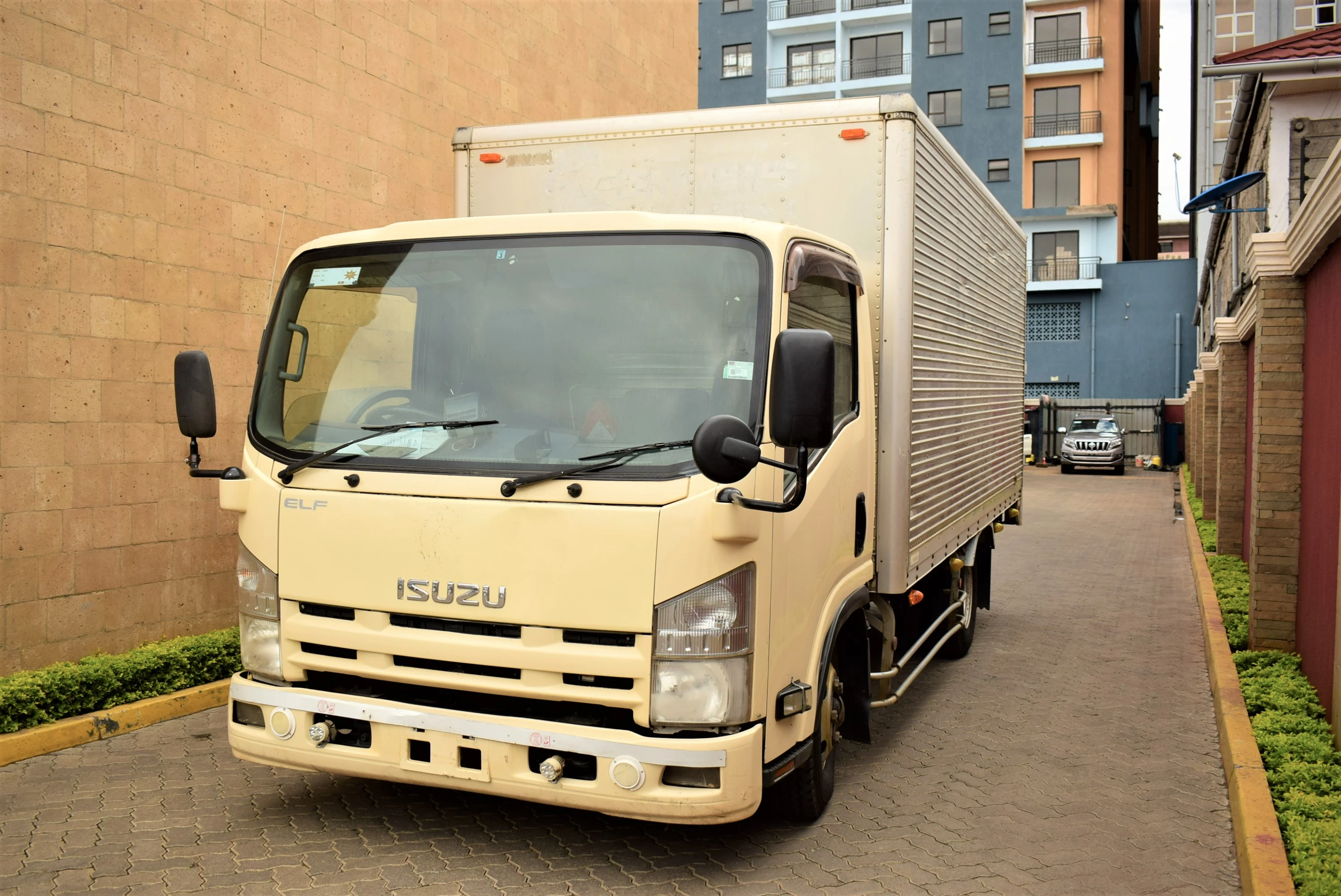 ISUZU ELF TRUCK