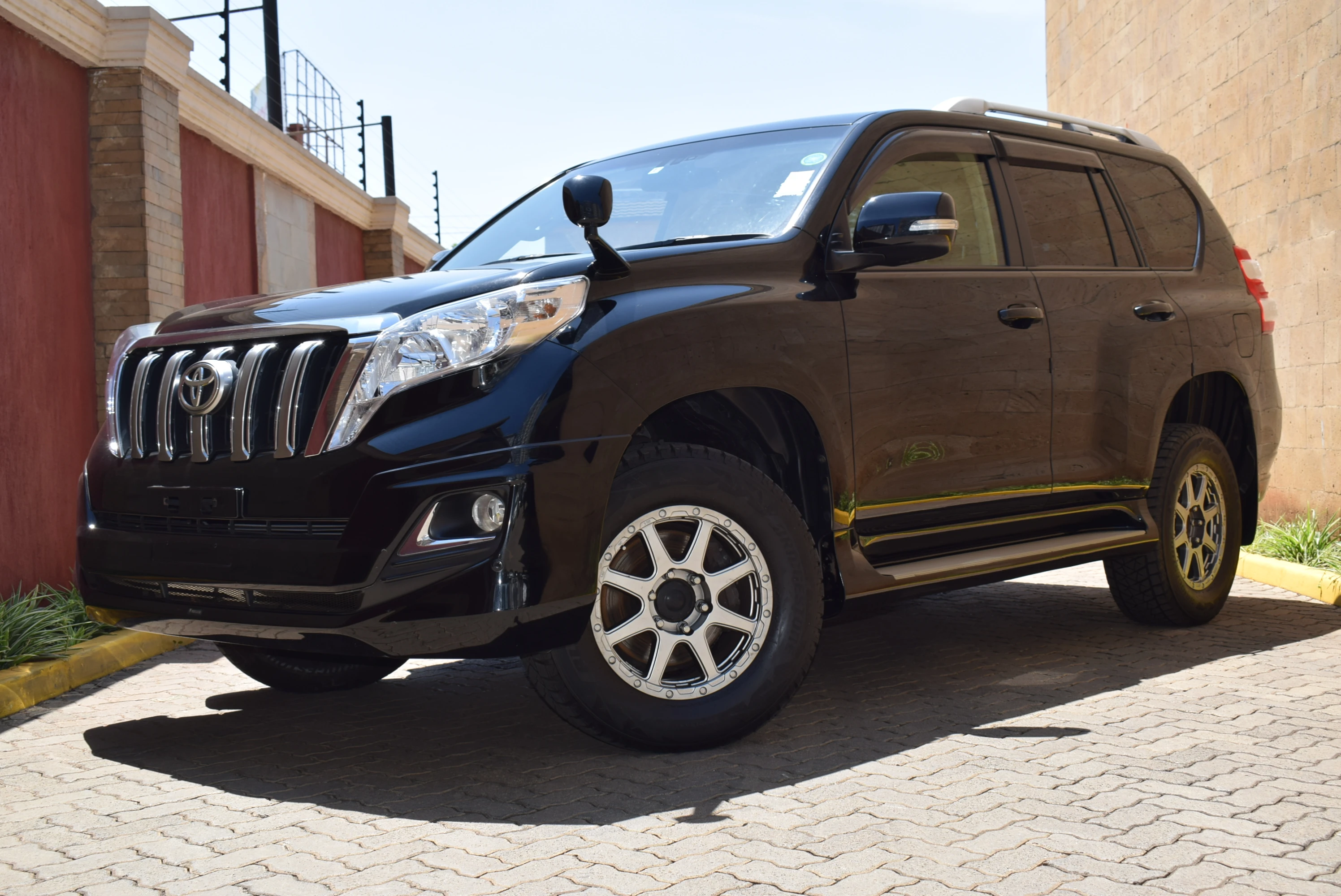 TOYOTA LAND CRUISER PRADO