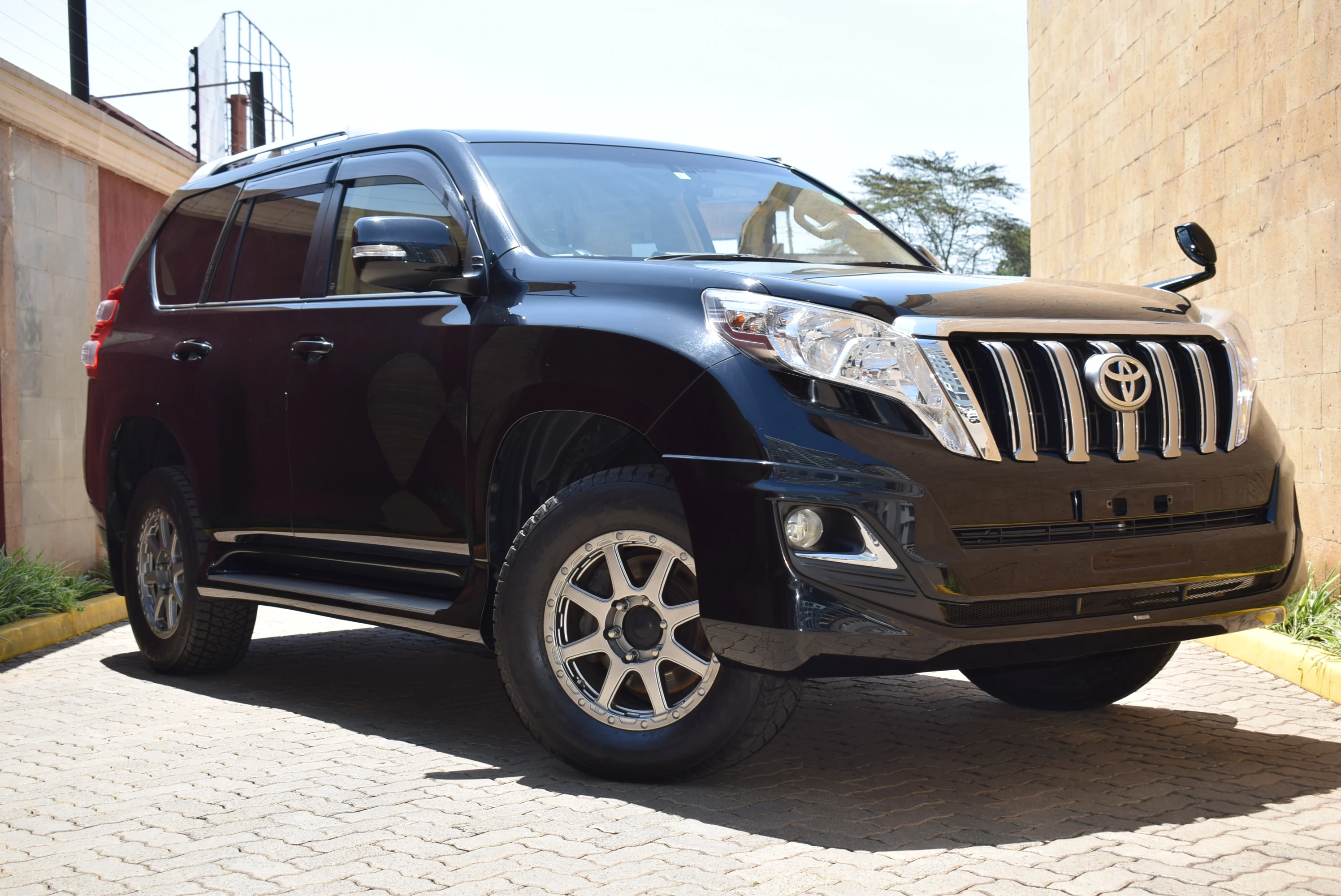 TOYOTA LAND CRUISER PRADO