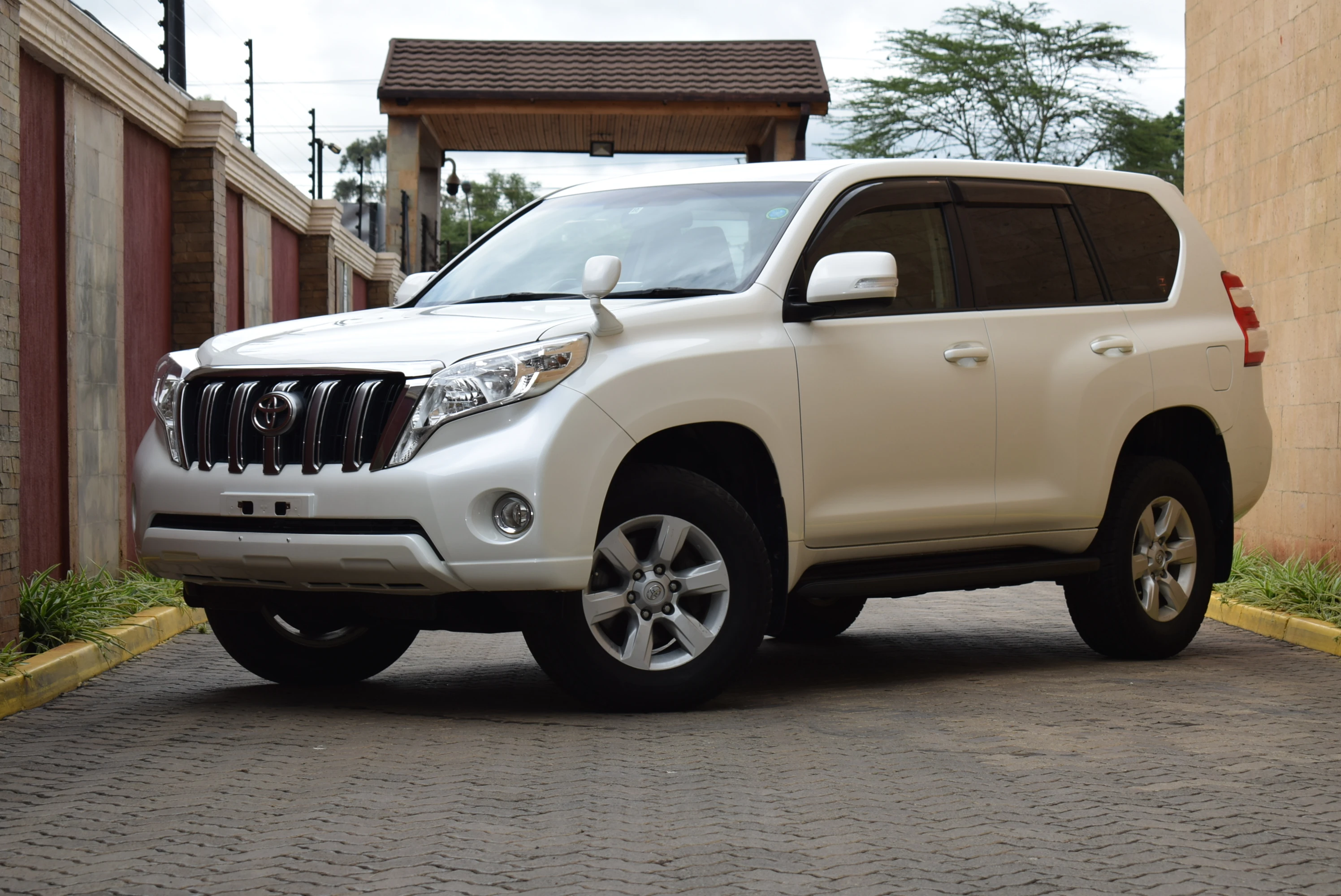 TOYOTA LANDCRUISER PRADO