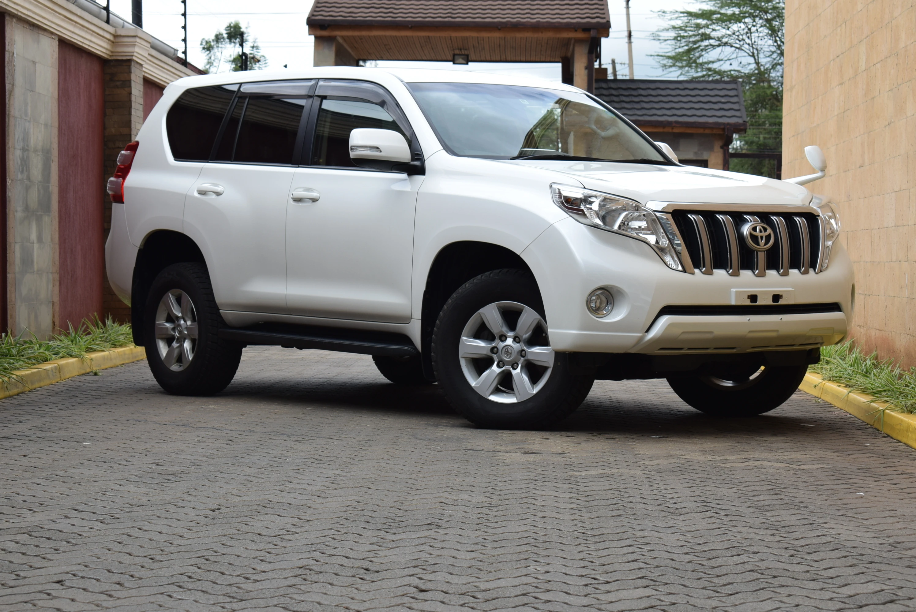 TOYOTA LANDCRUISER PRADO